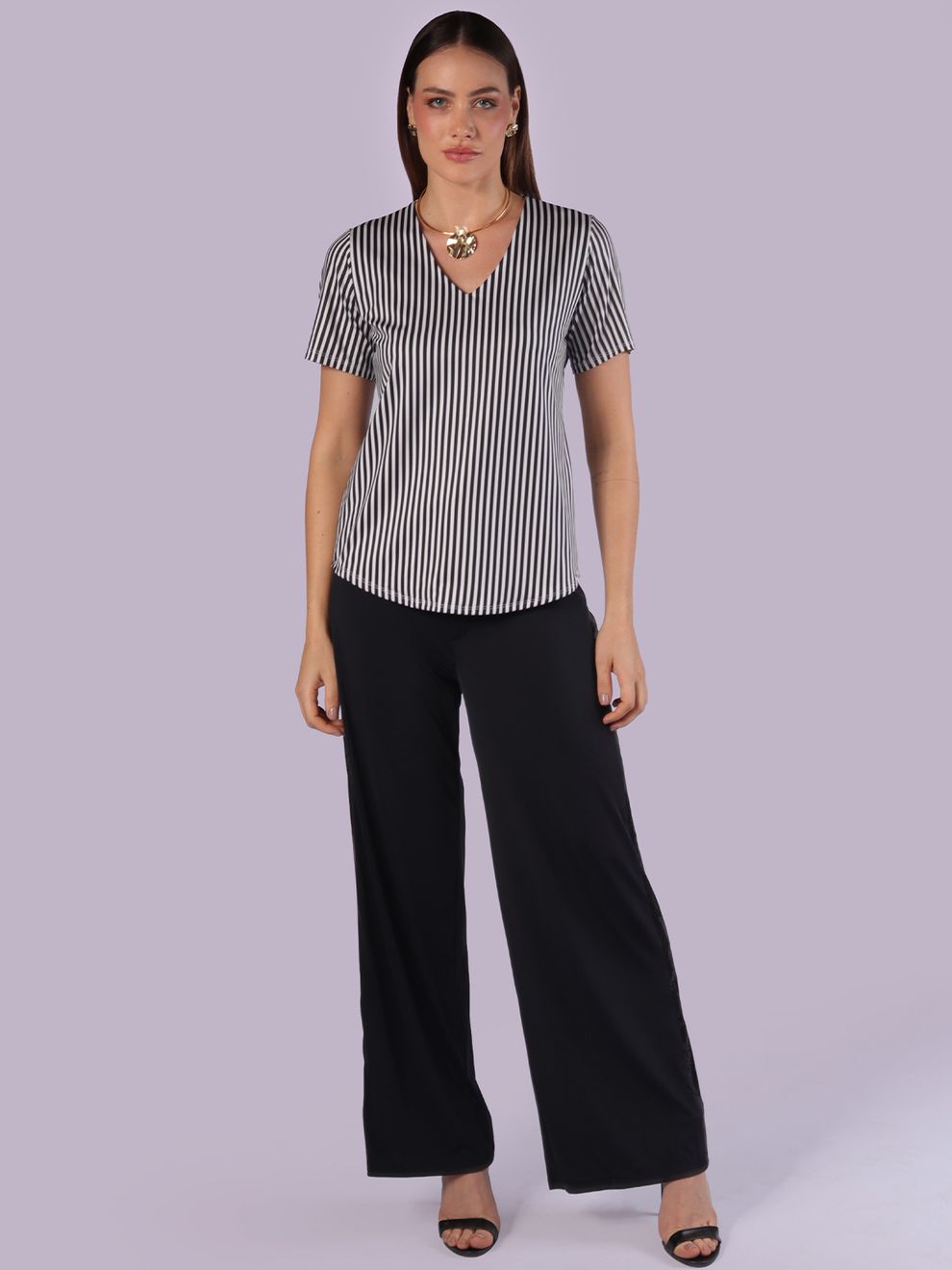 Blusa com Manga e Decote V Preta e Branca