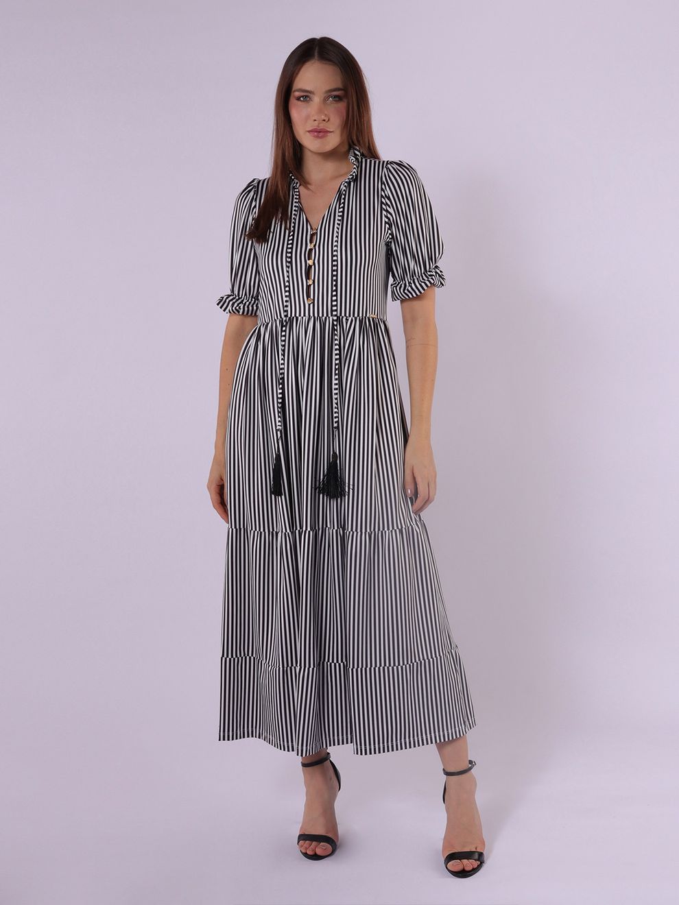 Vestido Listras Finas com Manga Bufante Preto e Branco