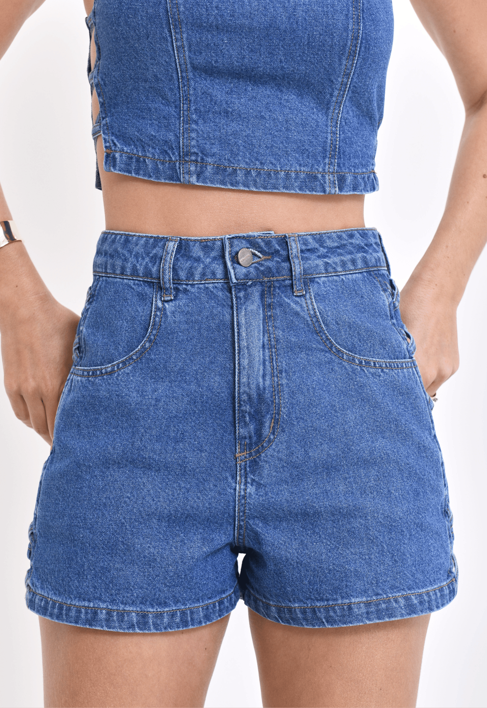 Short Jeans Alto Aba Botões Médio Alcance