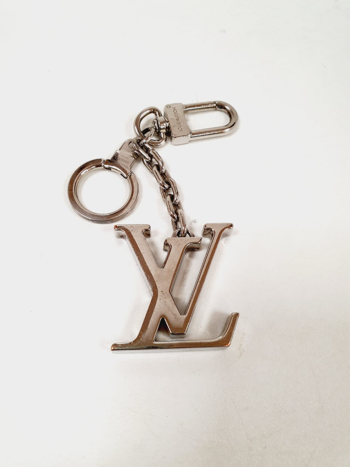 Novo chaveiro com monograma Louis Vuitton em segunda mão durante