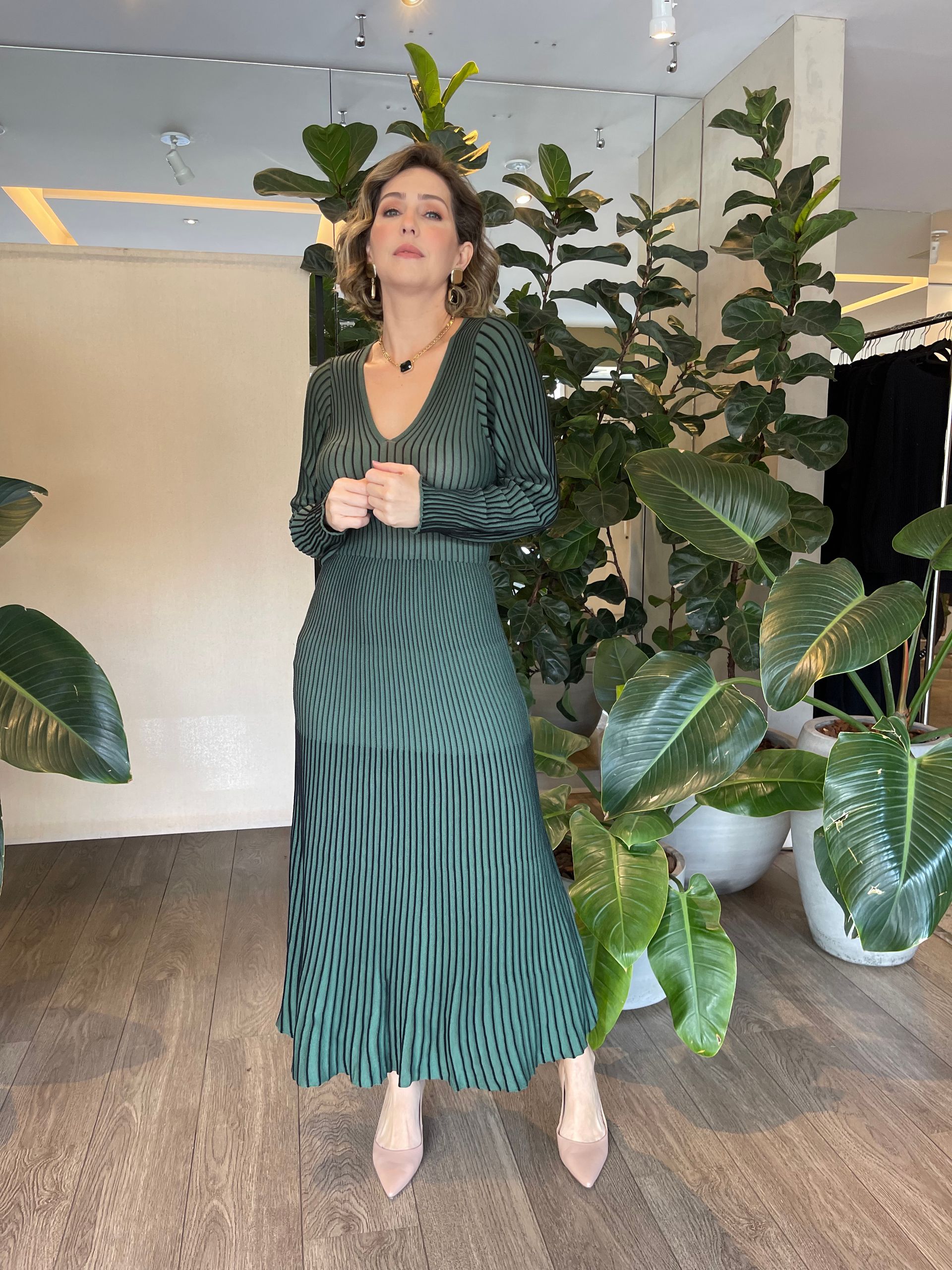 VESTIDO PLISSADO MIDI