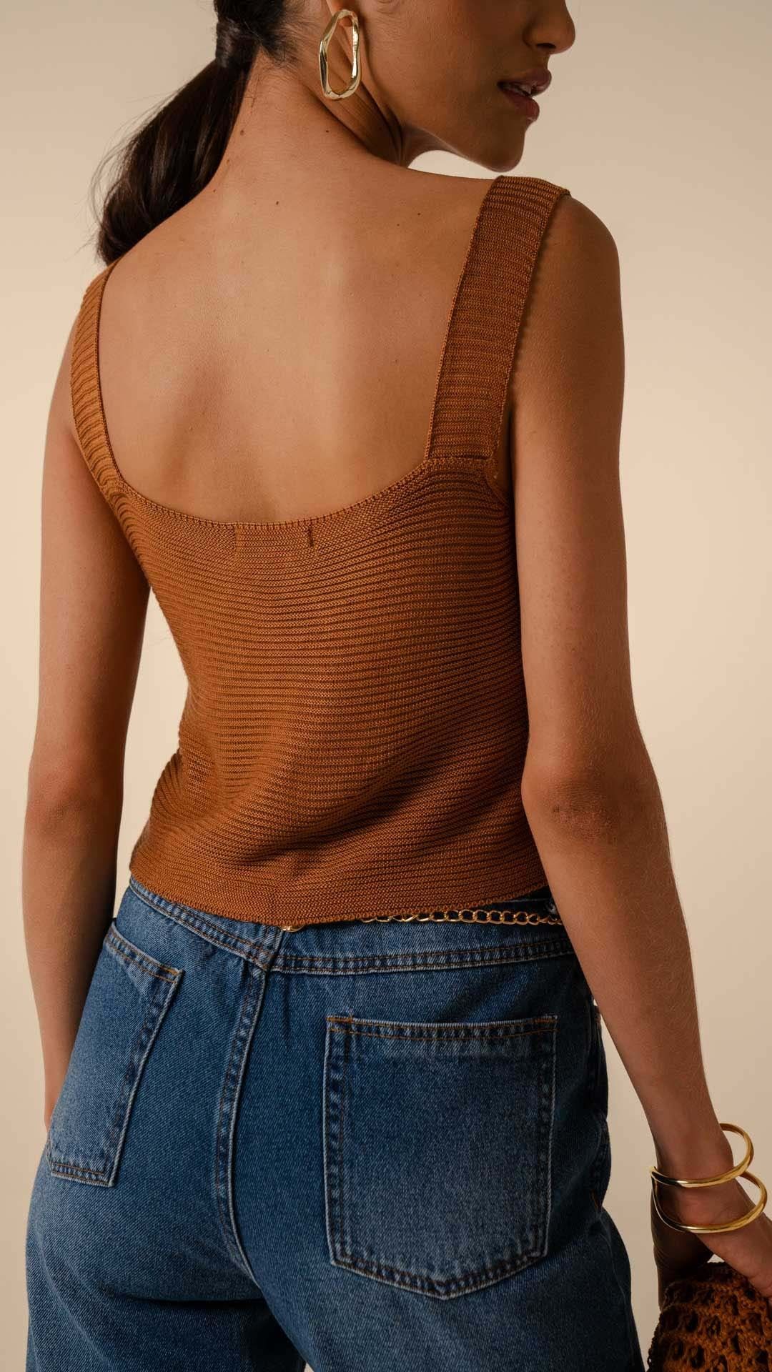 TOP NERVURAS TRICOT