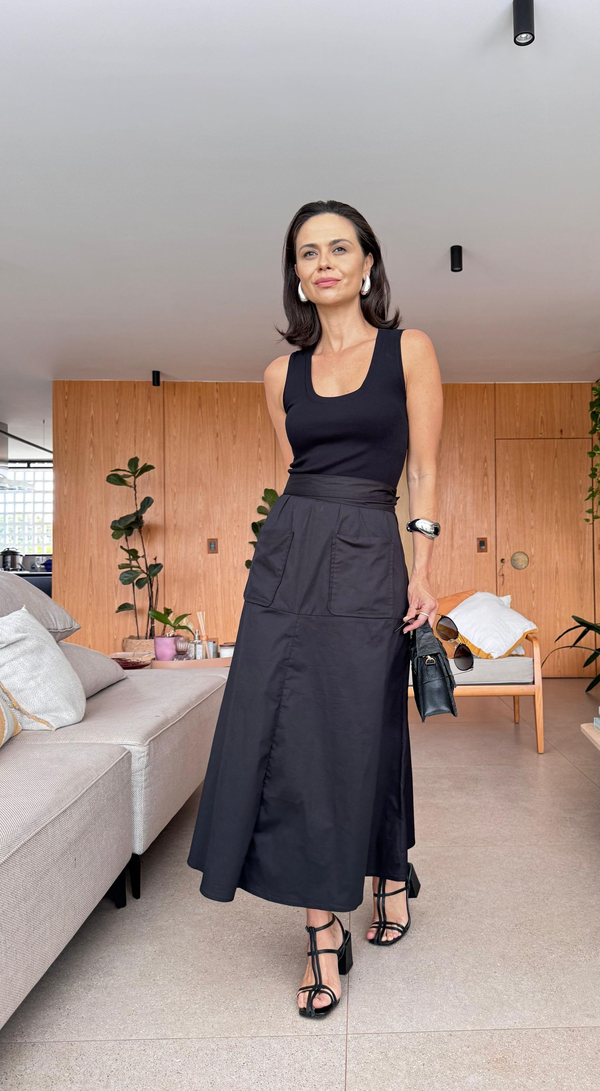 VESTIDO MIDI S/MANGA TRICOLINE E CORPO CANELADO
