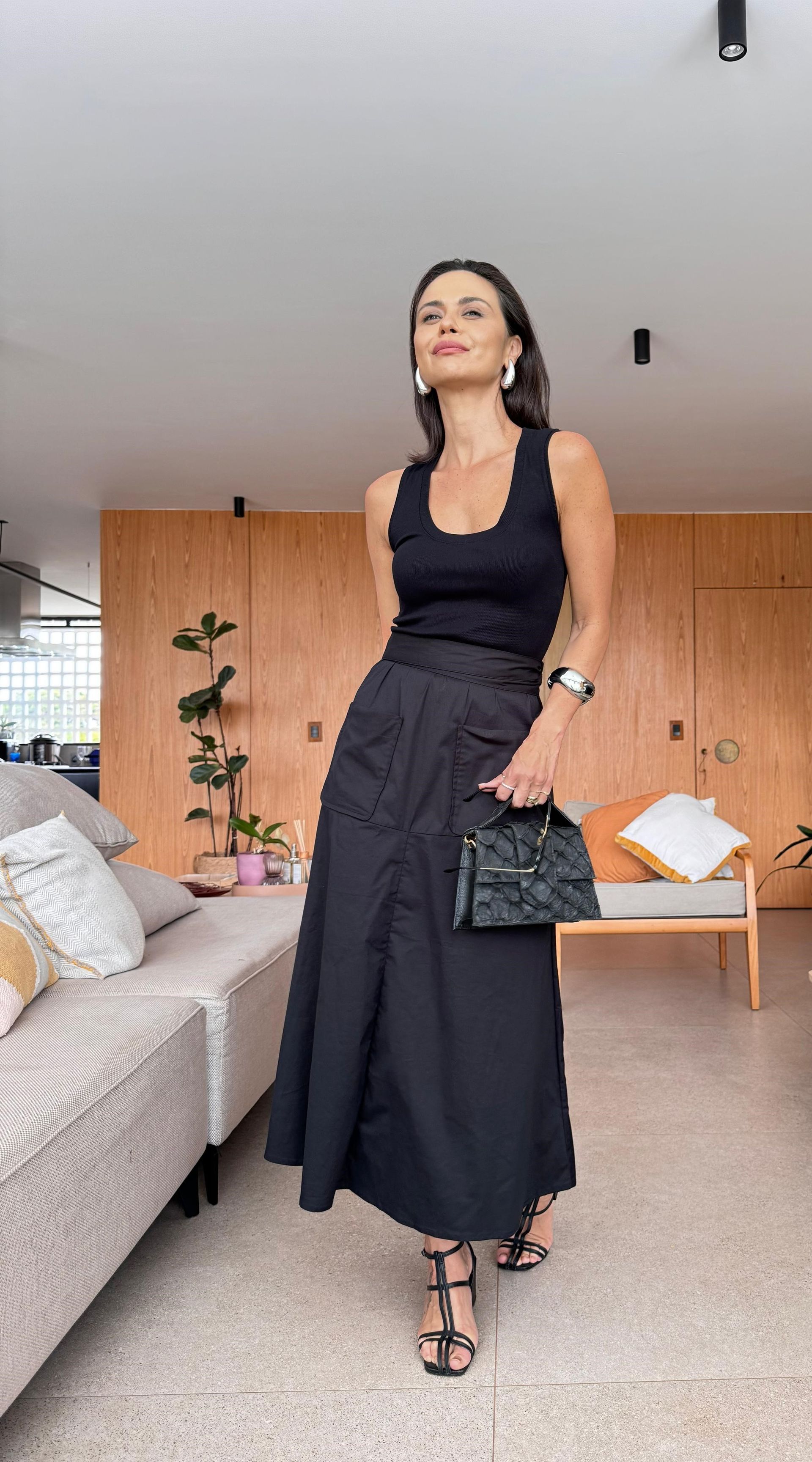 VESTIDO MIDI S/MANGA TRICOLINE E CORPO CANELADO