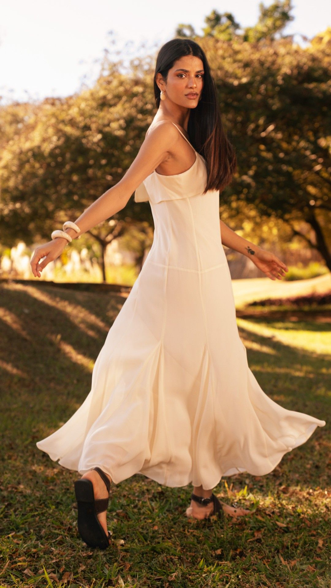 VESTIDO ALÇA MIDI CREPE LAPELA