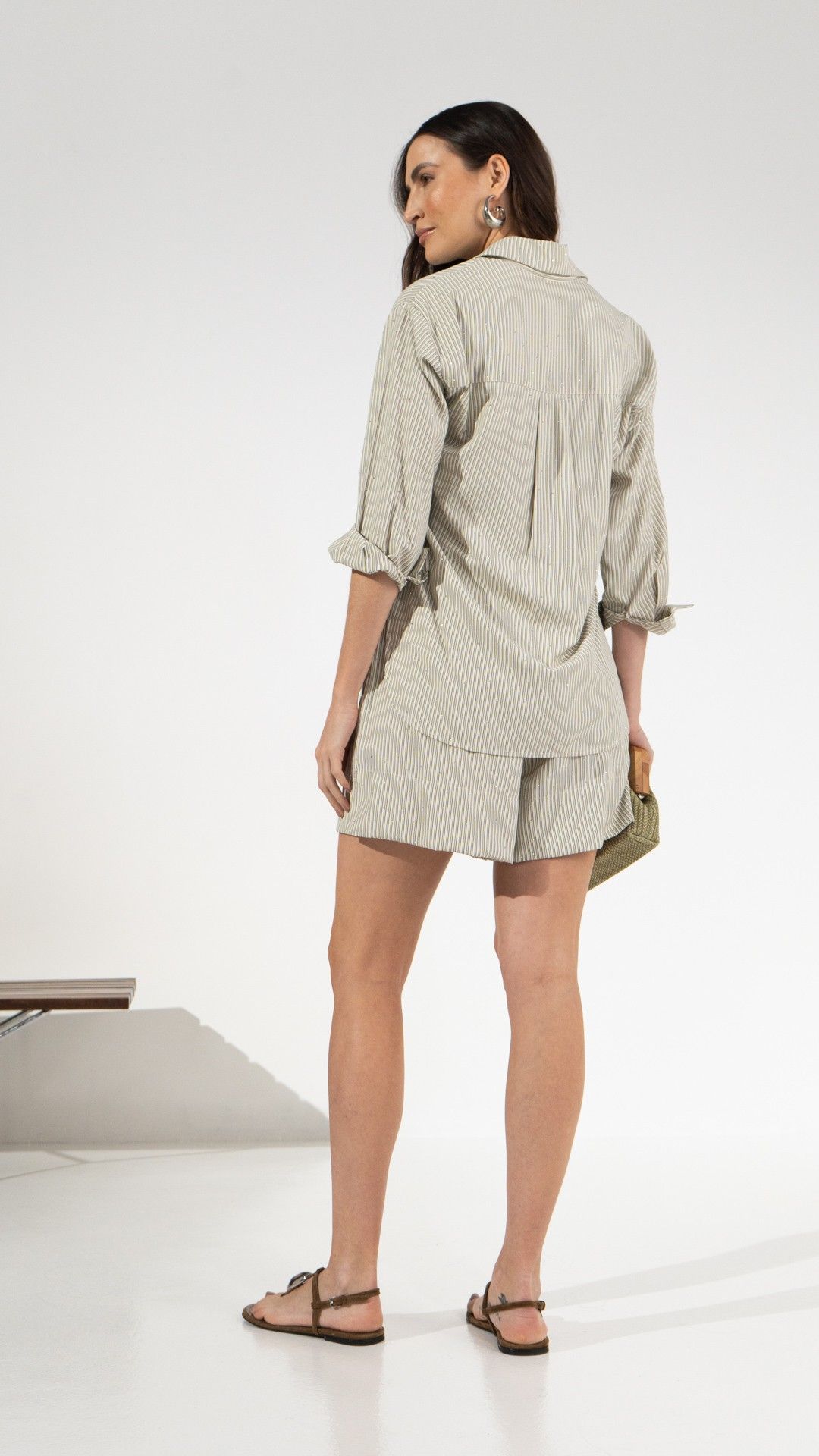SHORT VISCOSE BRILHO AMPLO LISTRADO CHUVISCO