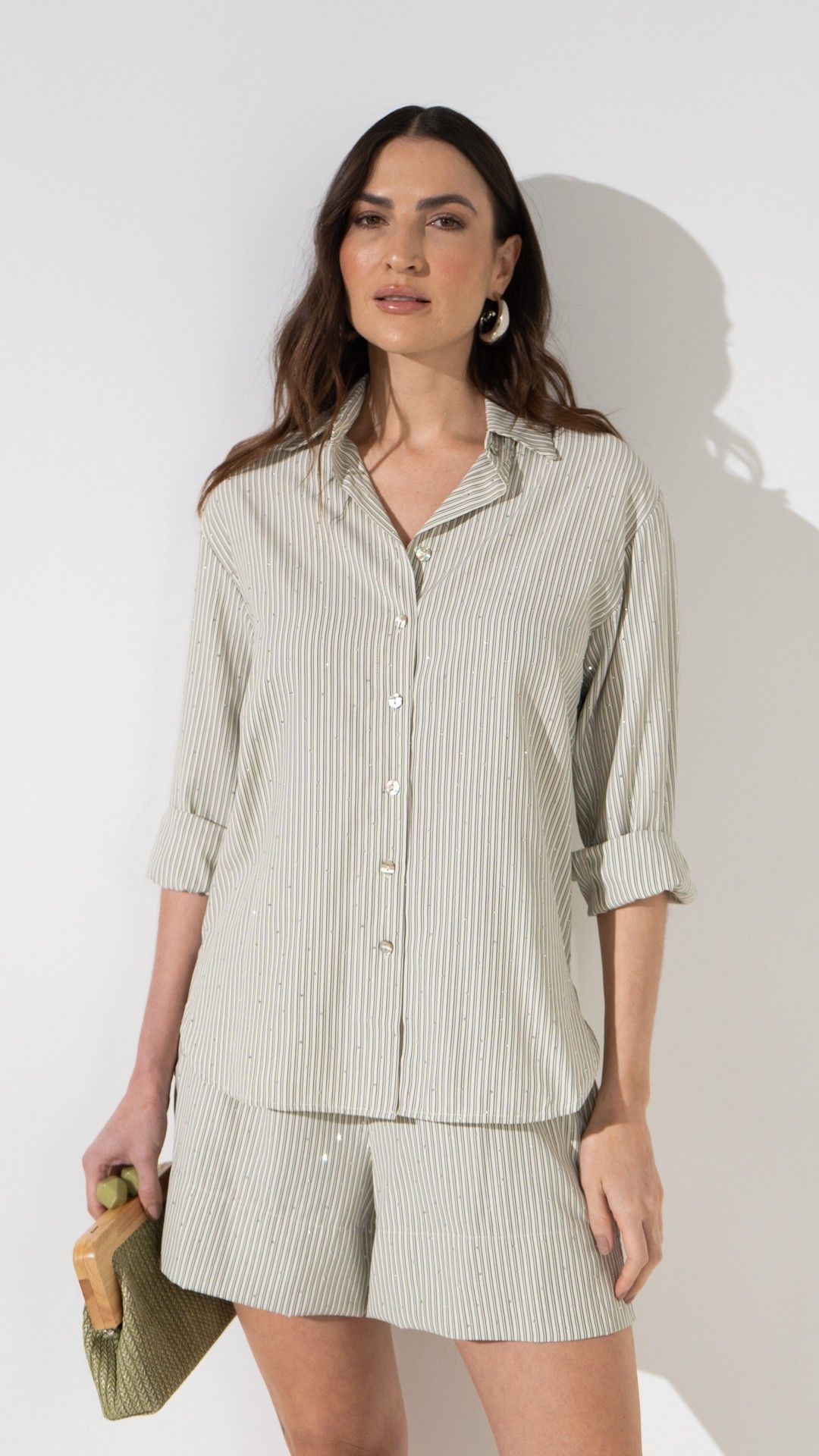 SHORT VISCOSE BRILHO AMPLO LISTRADO CHUVISCO