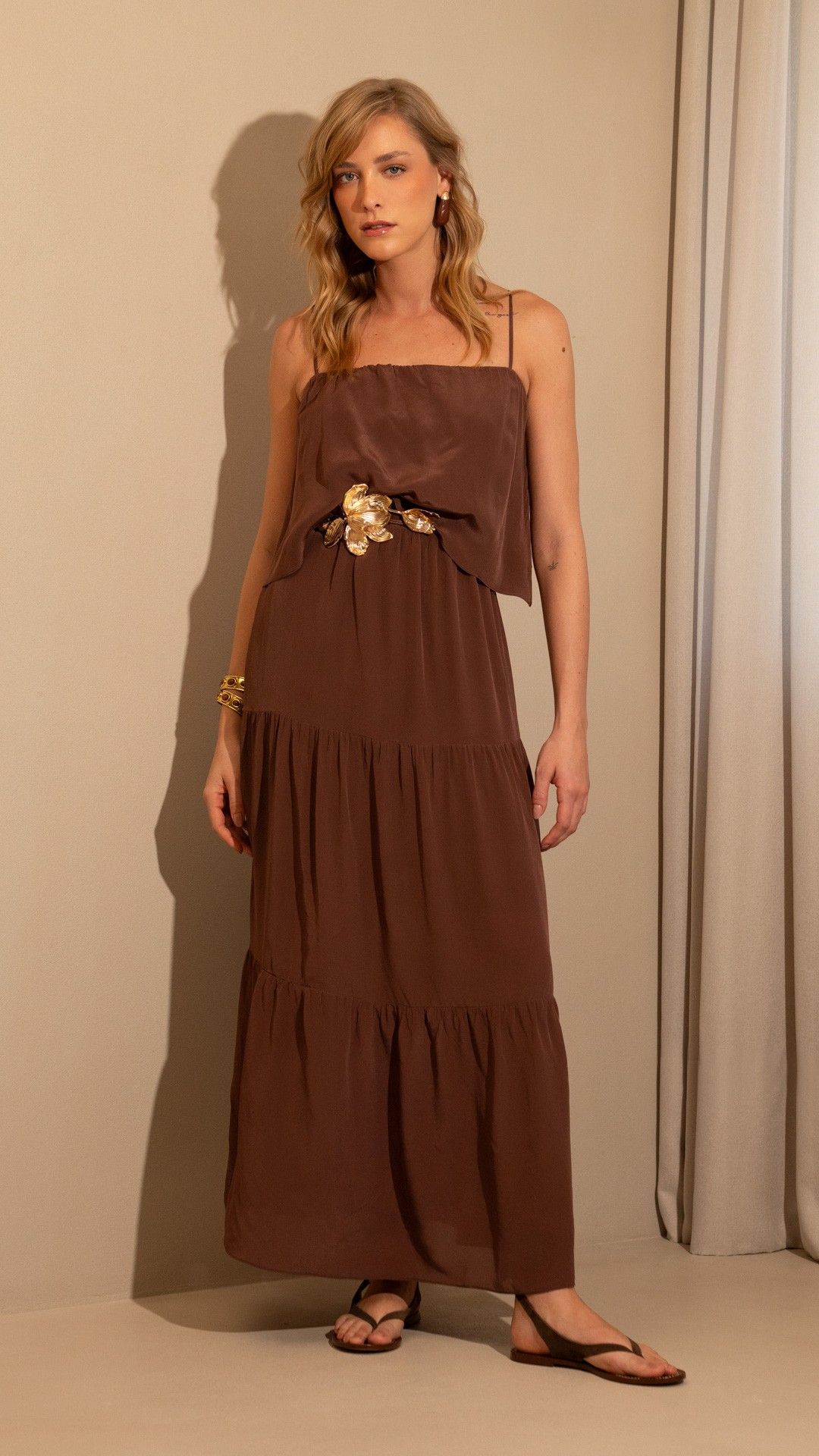 VESTIDO CREPE CHIFFON CAMADAS ALÇA MIDI
