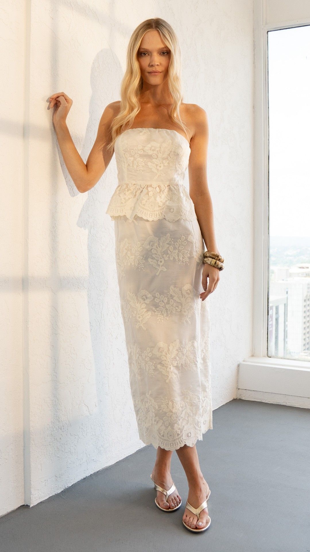 SAIA CREPE BORDADA ORGANZA MIDI