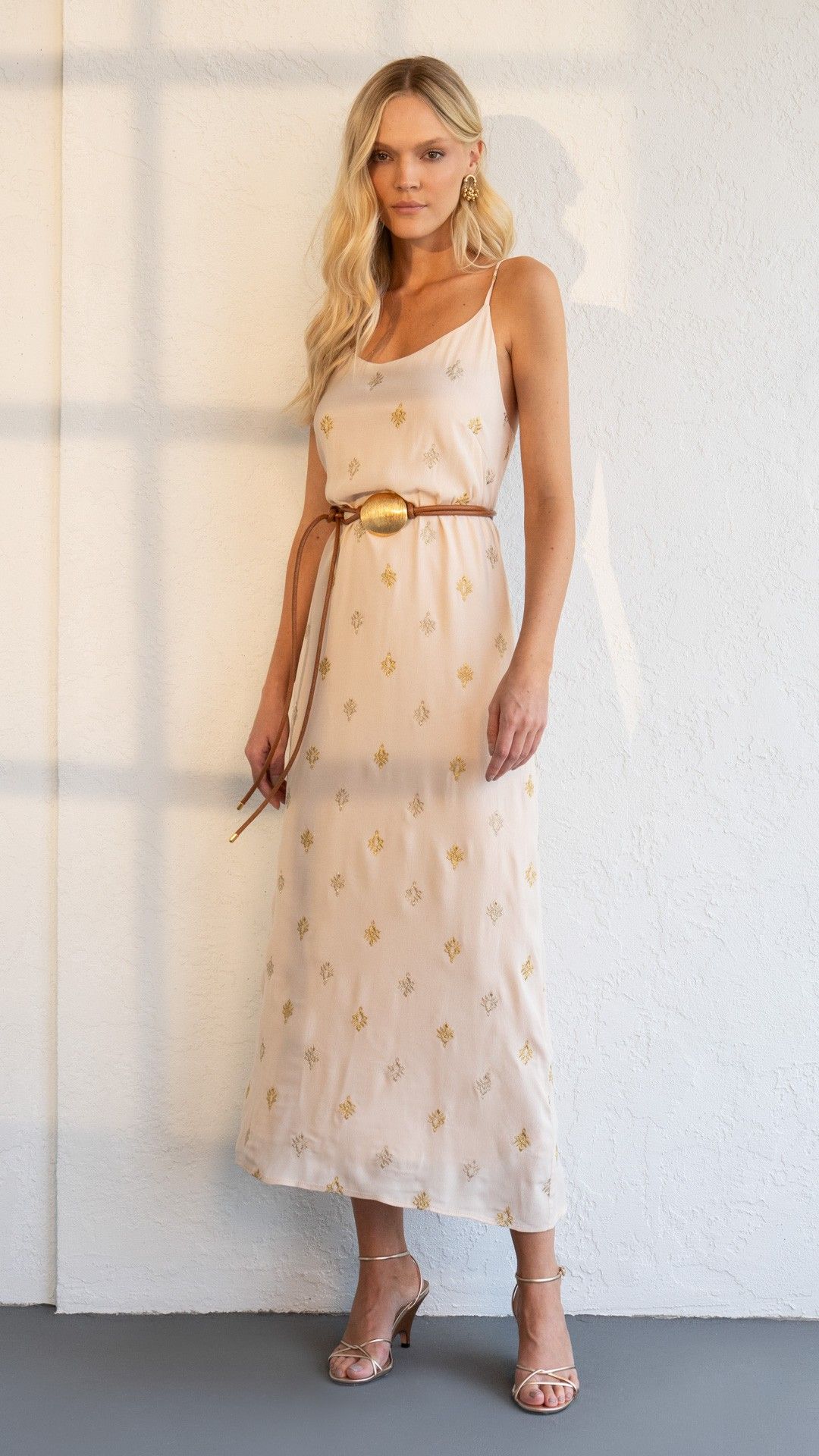 VESTIDO CREPE BORDADO DOURADO ALÇA