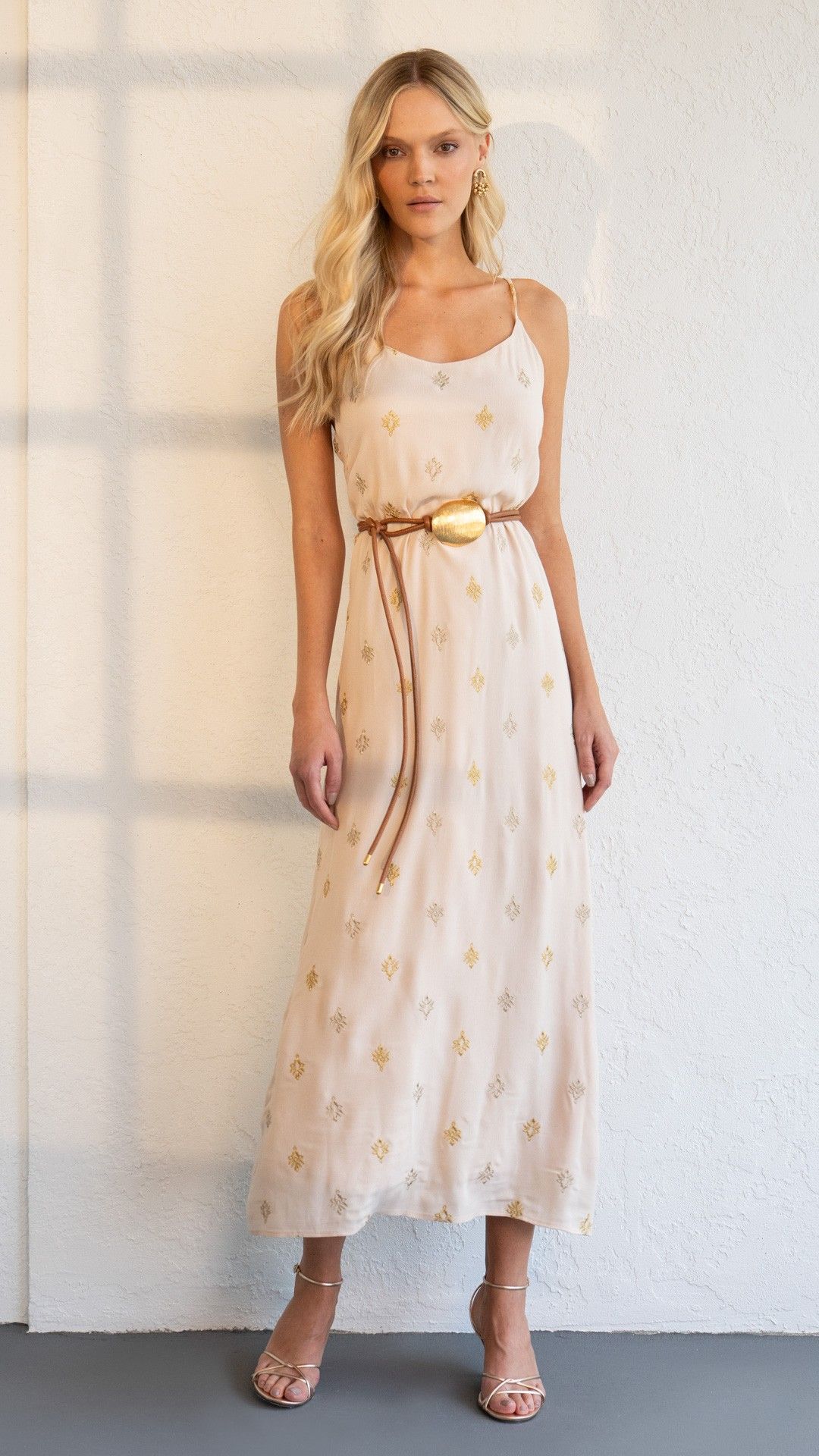 VESTIDO CREPE BORDADO DOURADO ALÇA