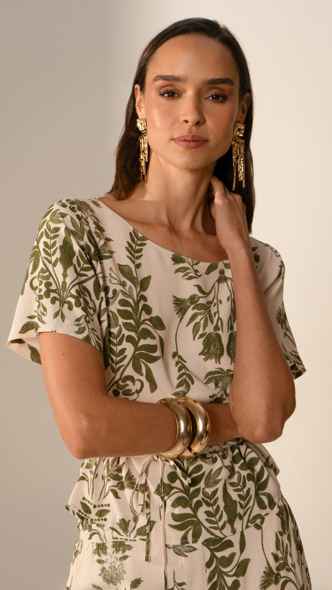 BLUSA VISCOSE FOLHAS MANGA CURTA