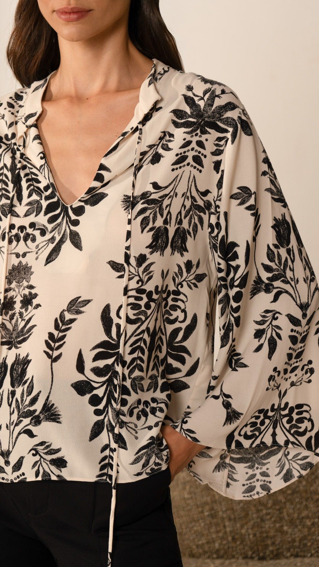 BLUSA VISCOSE FOLHAS BATA MANGA BUFANTE
