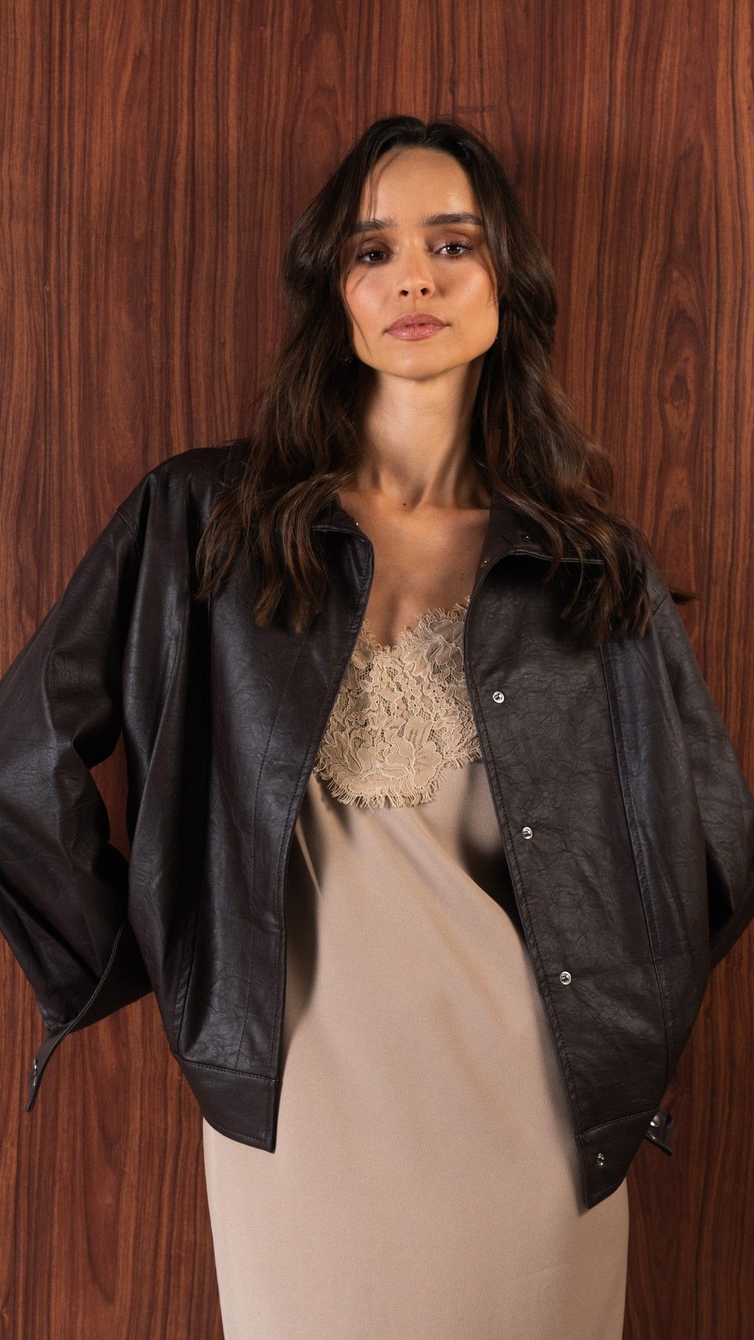 VESTIDO CREPE BEETHOVEN RENDA ALÇA MIDI