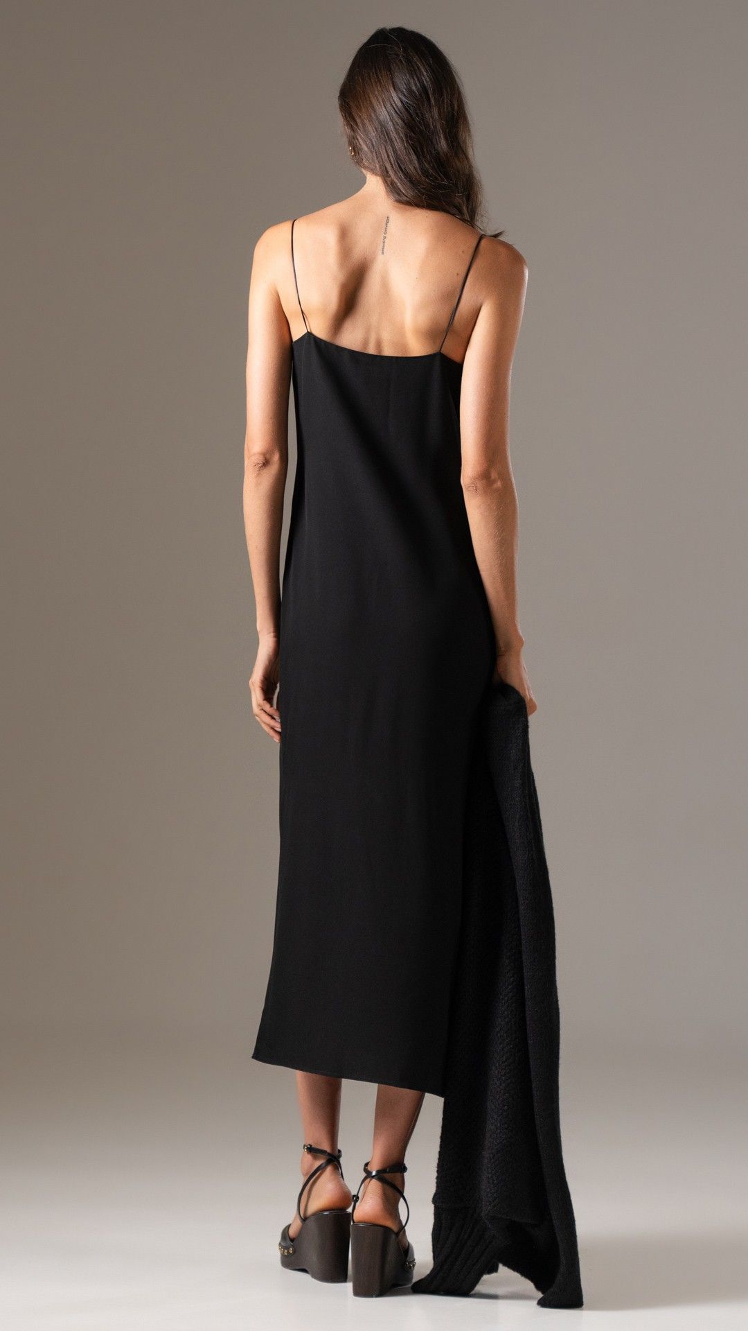 VESTIDO CREPE BEETHOVEN RENDA ALÇA MIDI