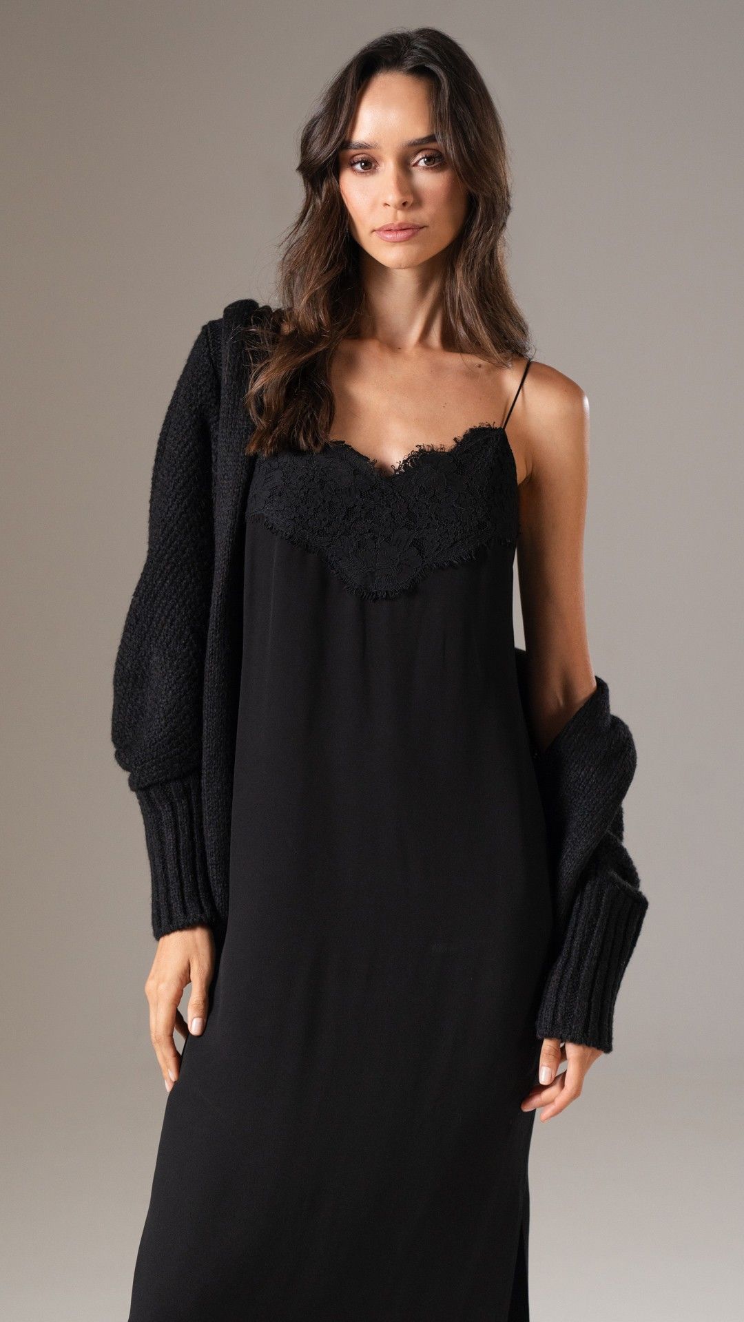 VESTIDO CREPE BEETHOVEN RENDA ALÇA MIDI