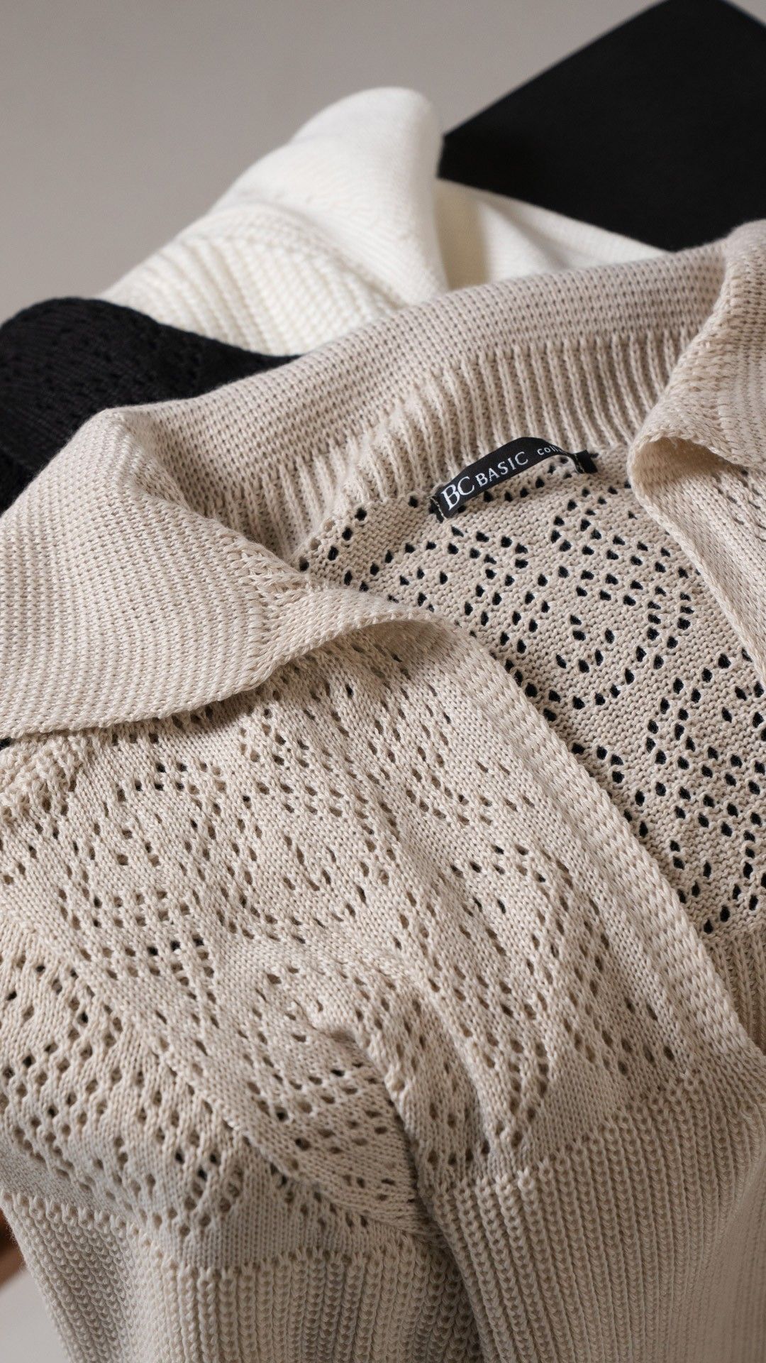 BLUSA TRICOT FAVO GOLA RENDA OMBRO MANGA L.