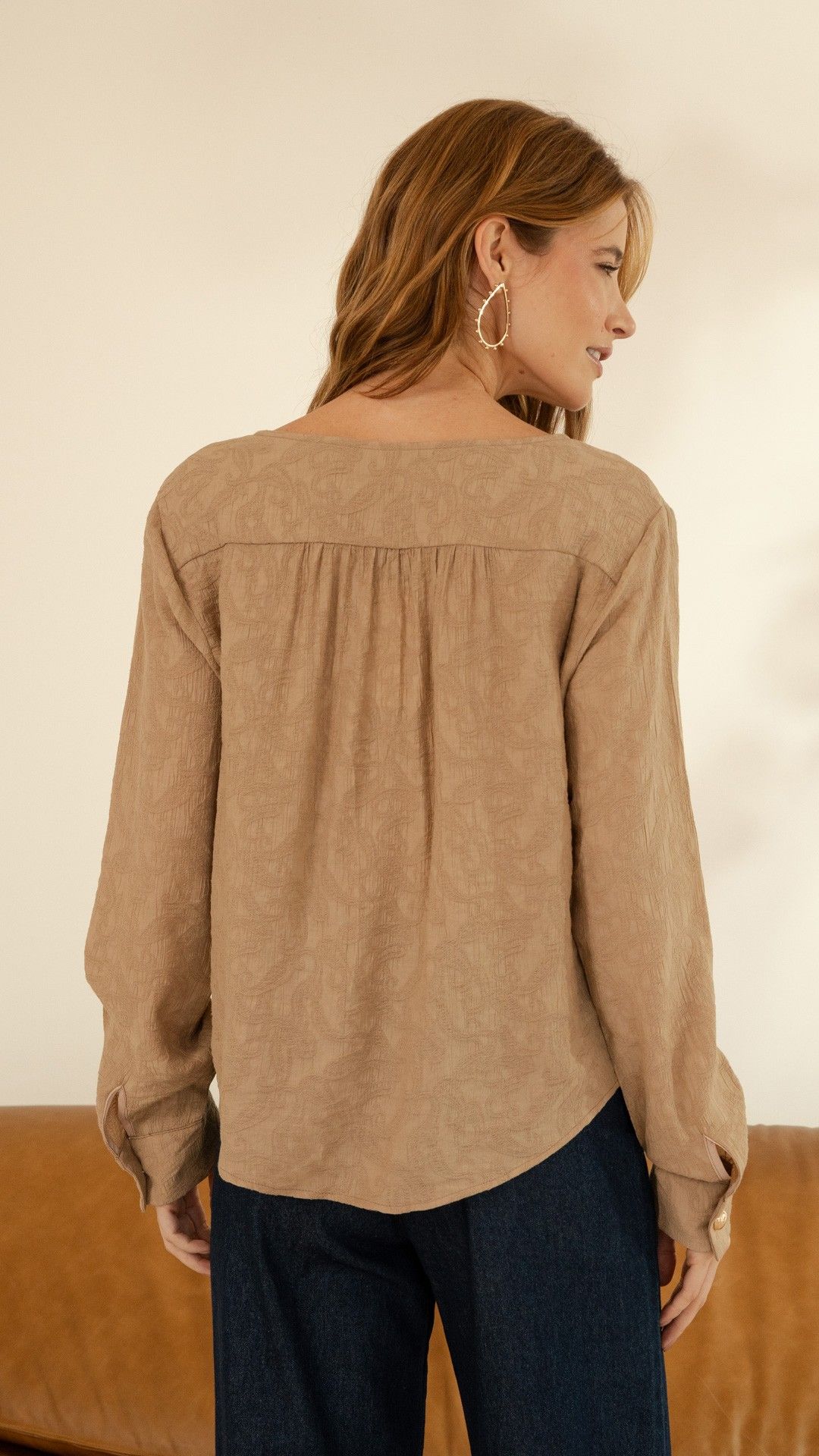 BLUSA VISCOSE BORDADO V PUNHO MANGA L