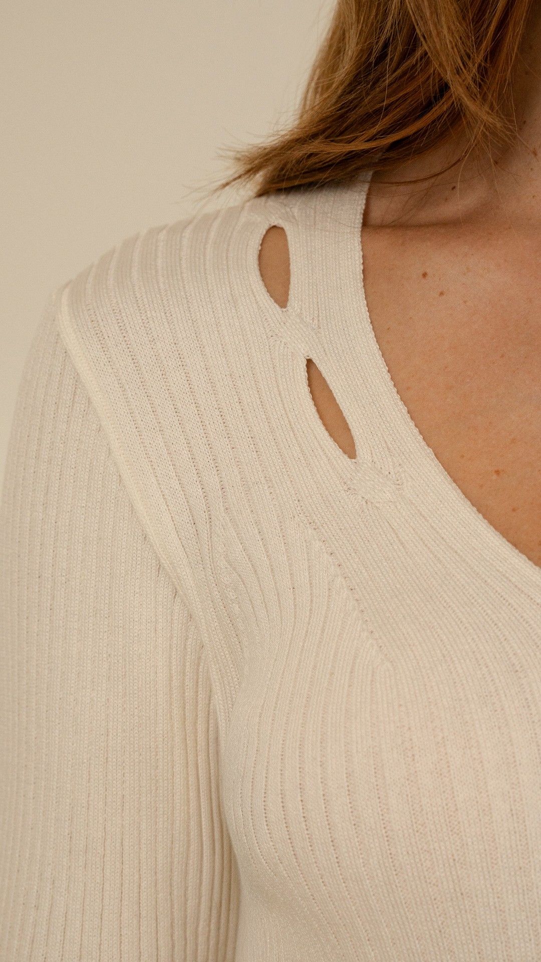 BLUSA TRICOT NERVURA FENDAS DEC V MANGA L.
