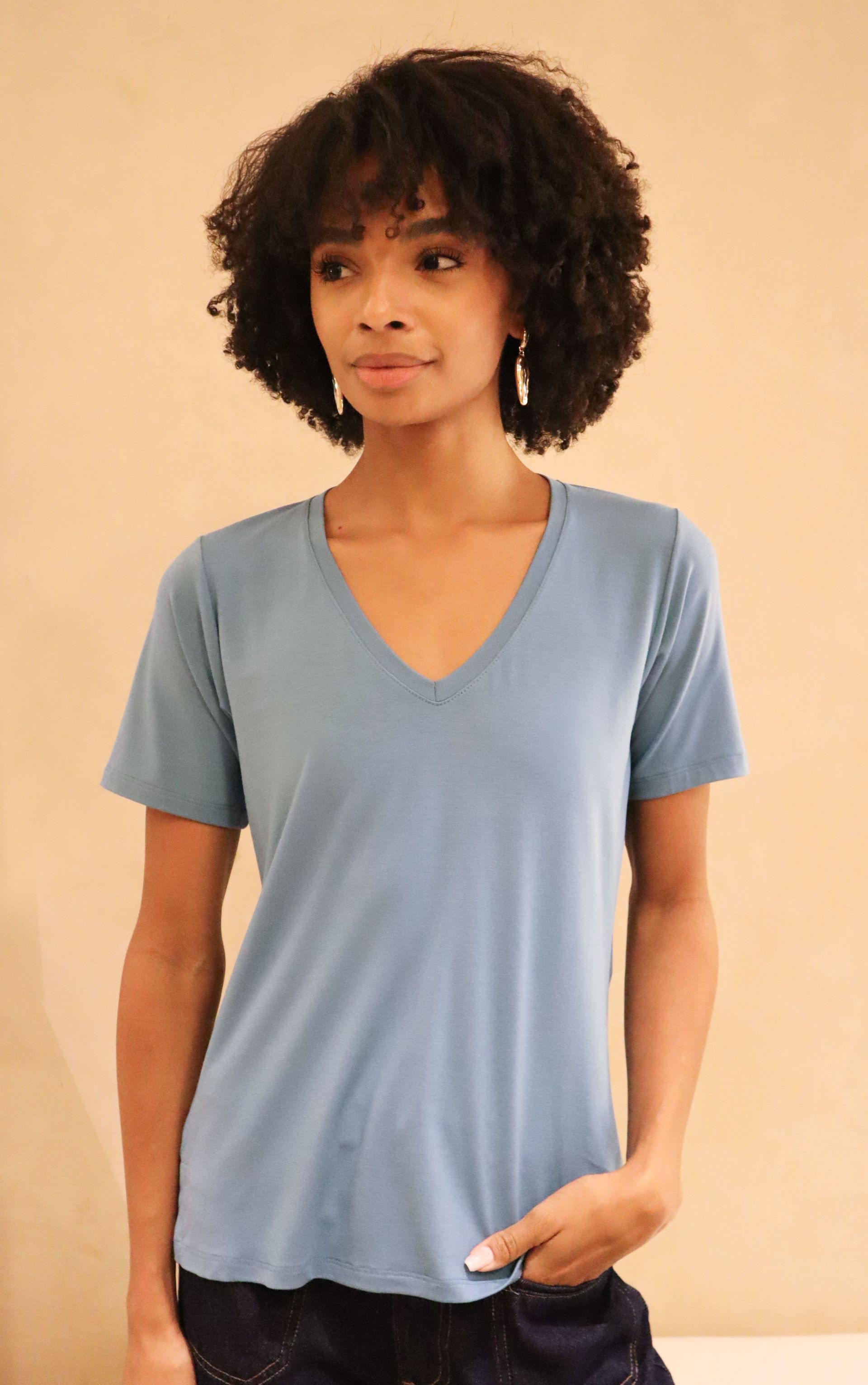 CAMISETA ESSENCIAL GOLA V