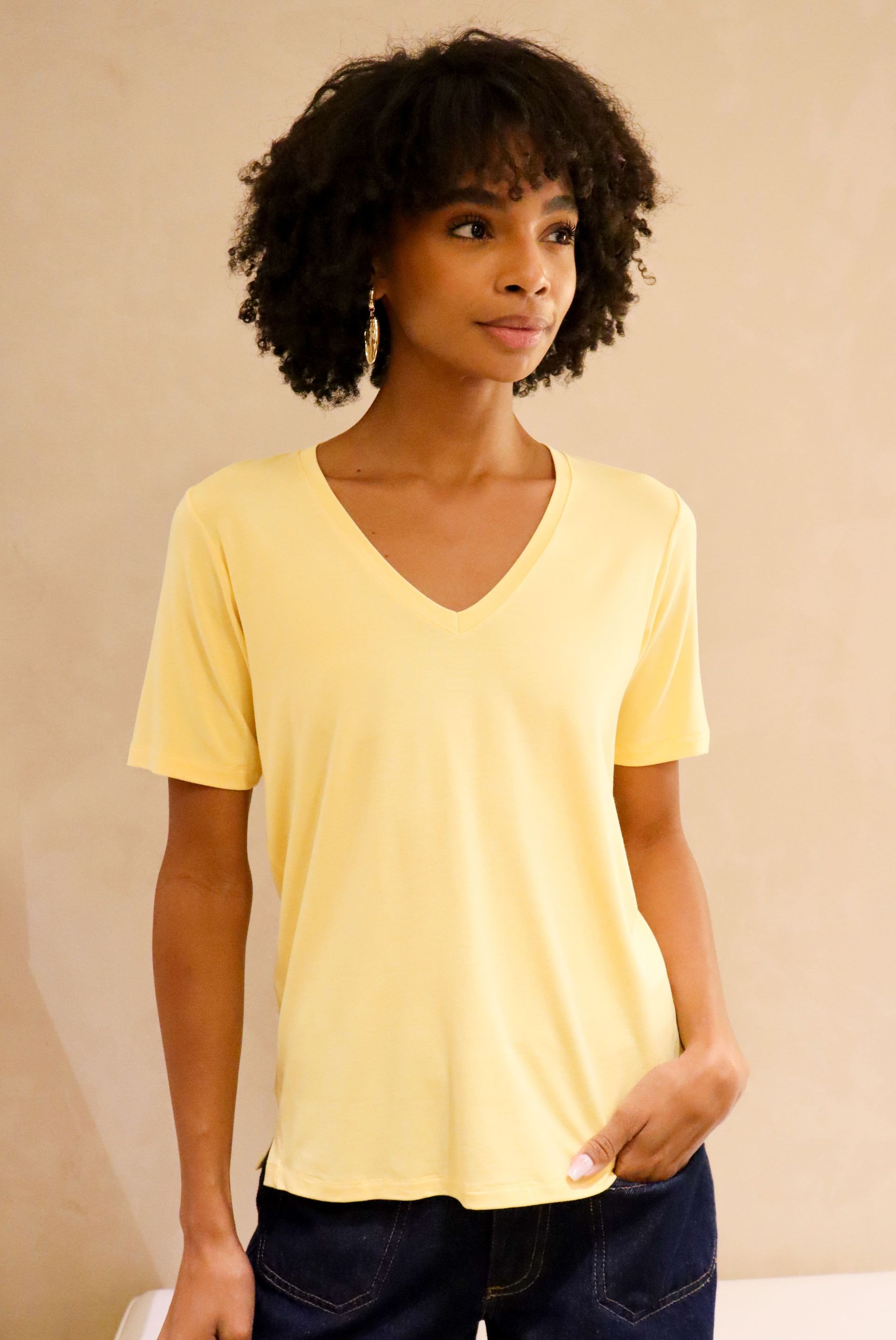 CAMISETA ESSENCIAL GOLA V