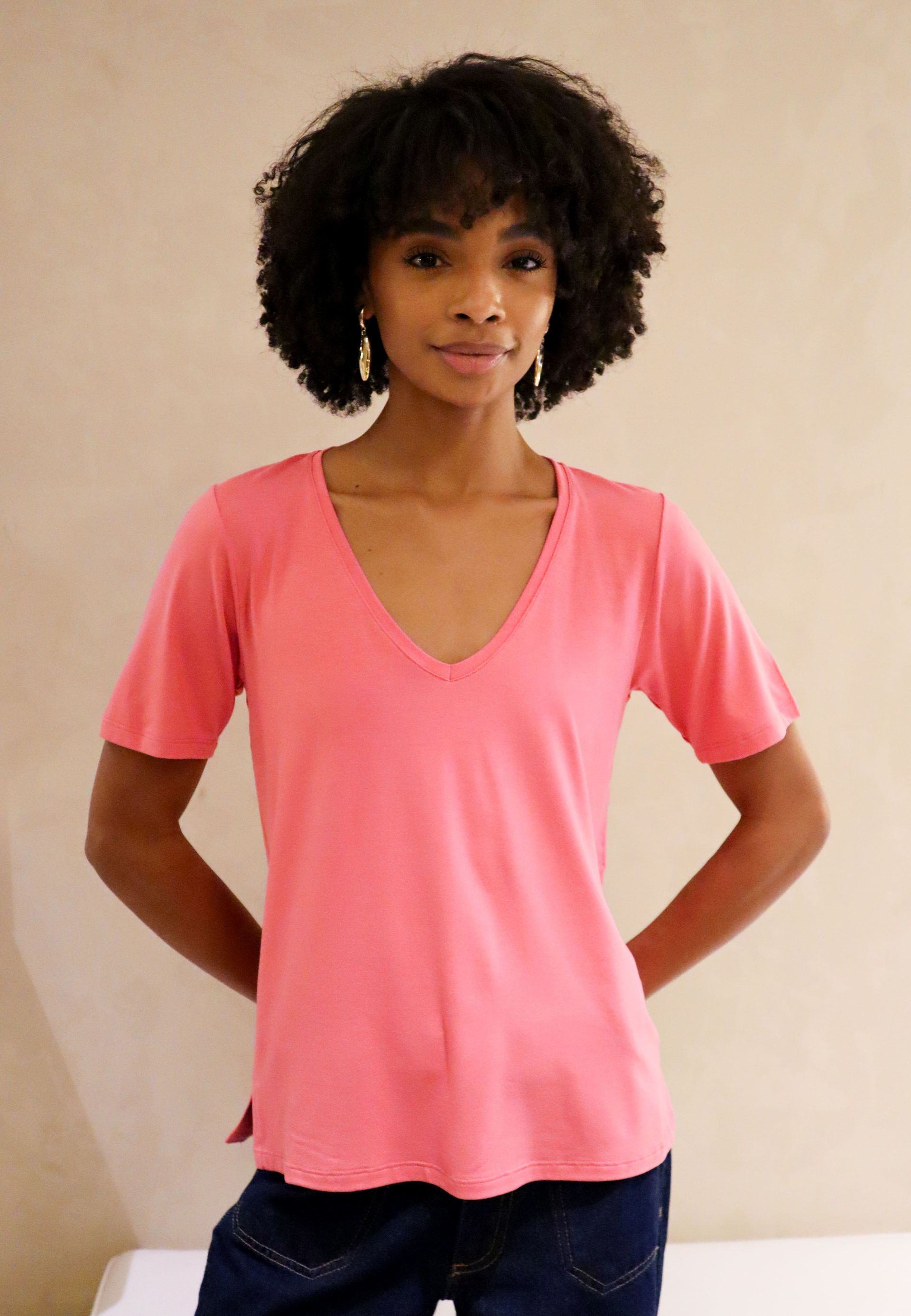 CAMISETA ESSENCIAL GOLA V