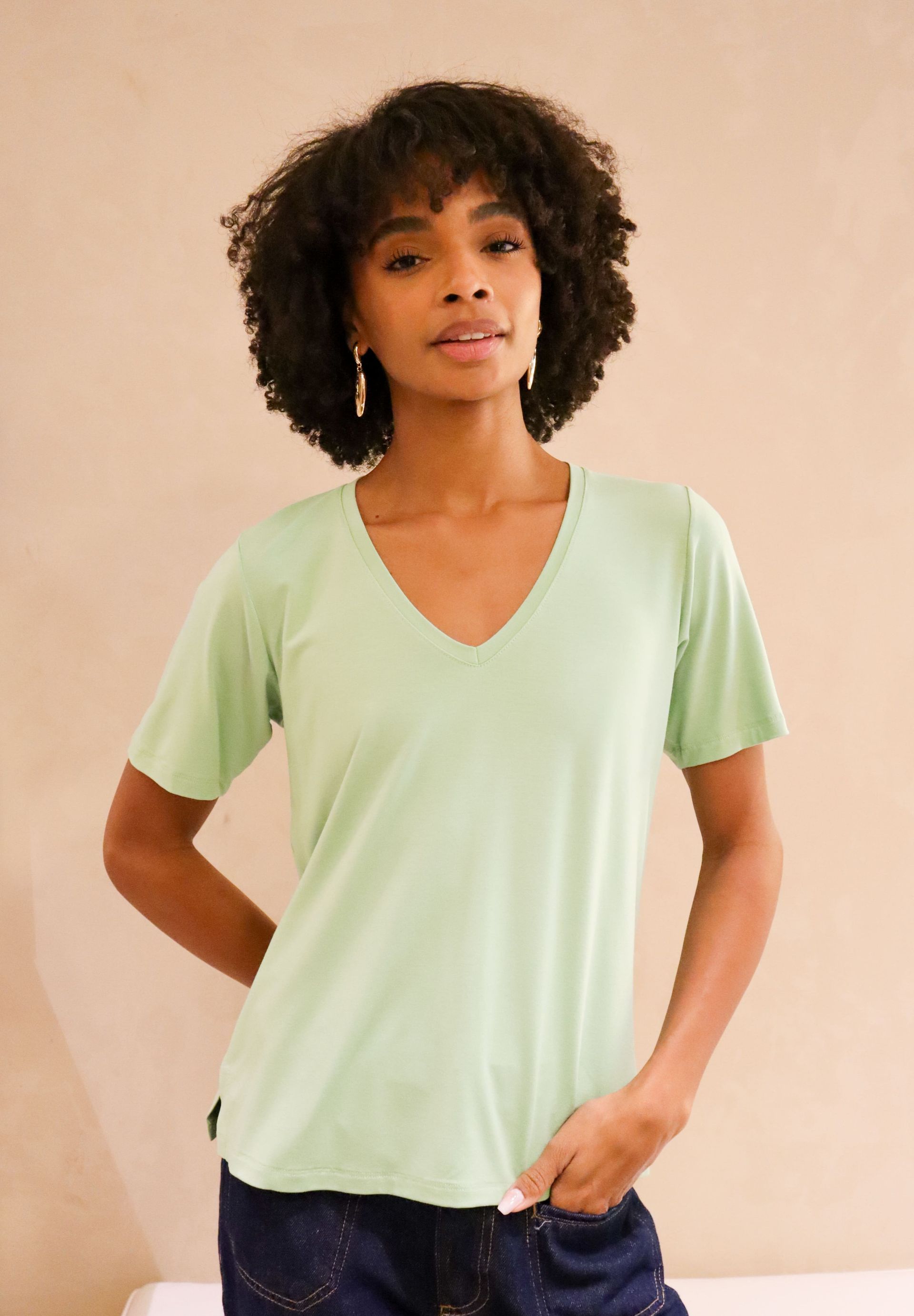 CAMISETA ESSENCIAL GOLA V