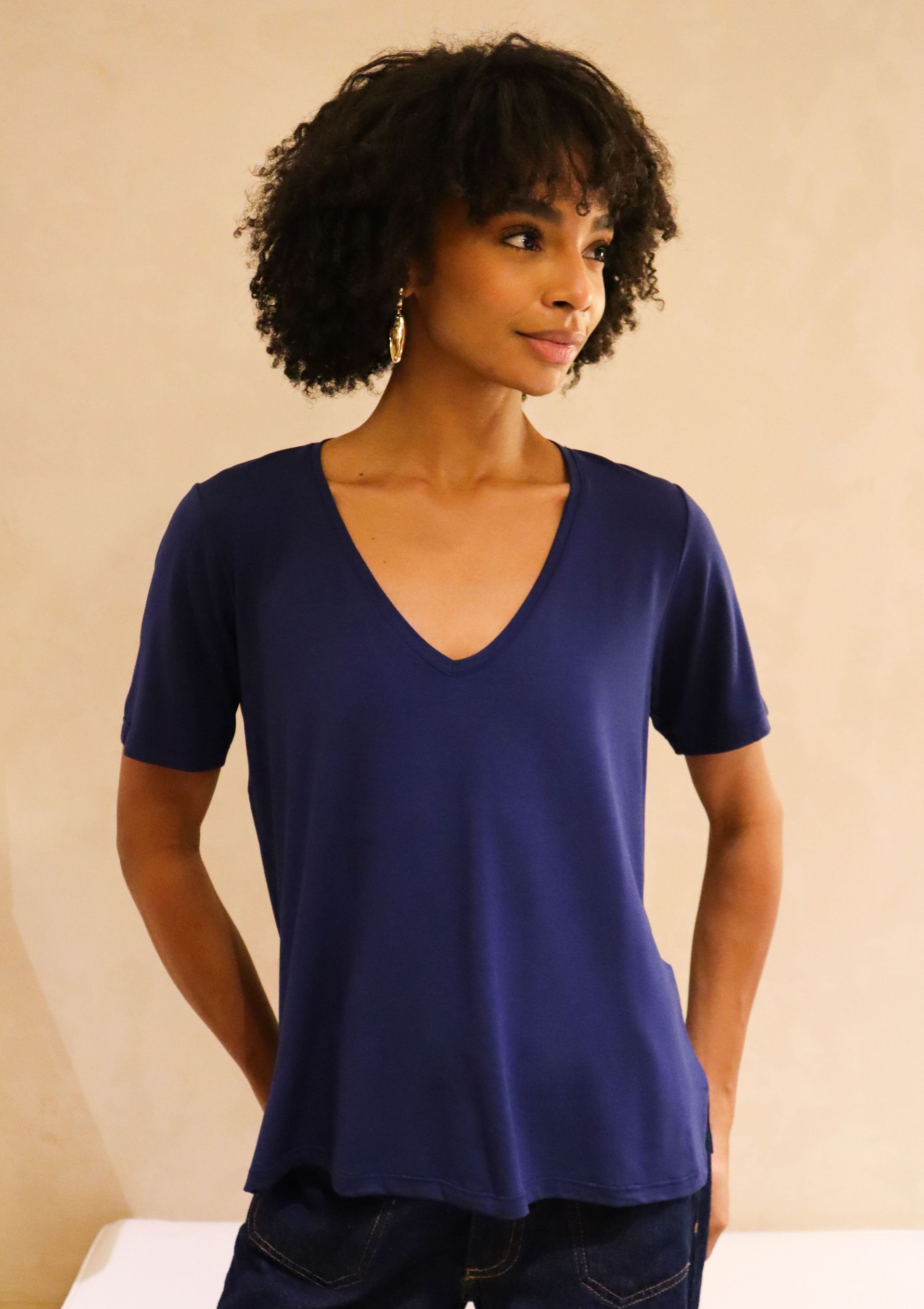 CAMISETA ESSENCIAL GOLA V
