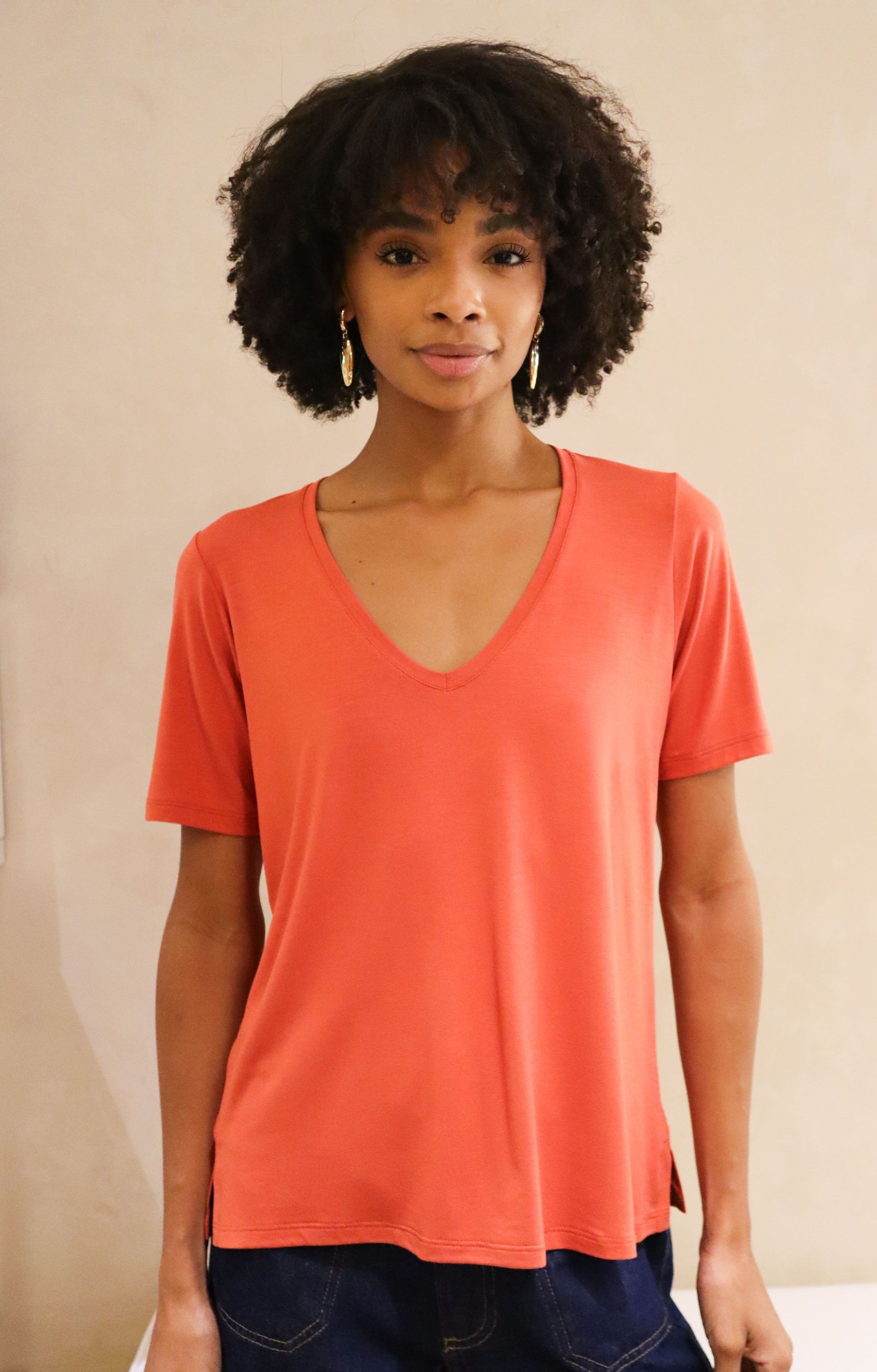 CAMISETA ESSENCIAL GOLA V