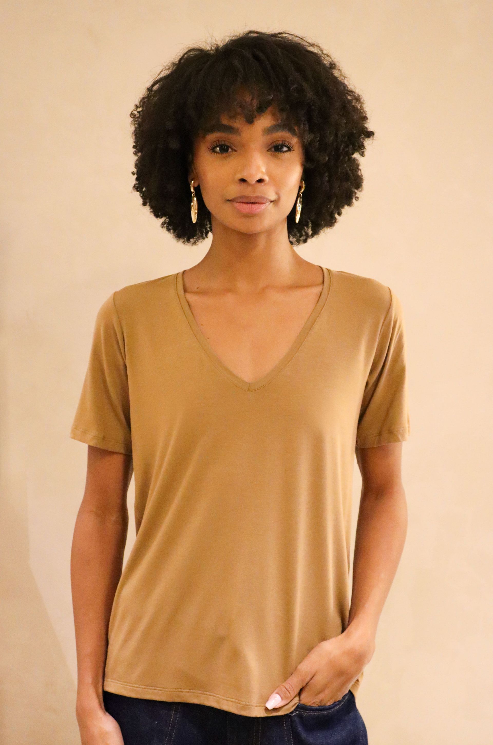 CAMISETA ESSENCIAL GOLA V