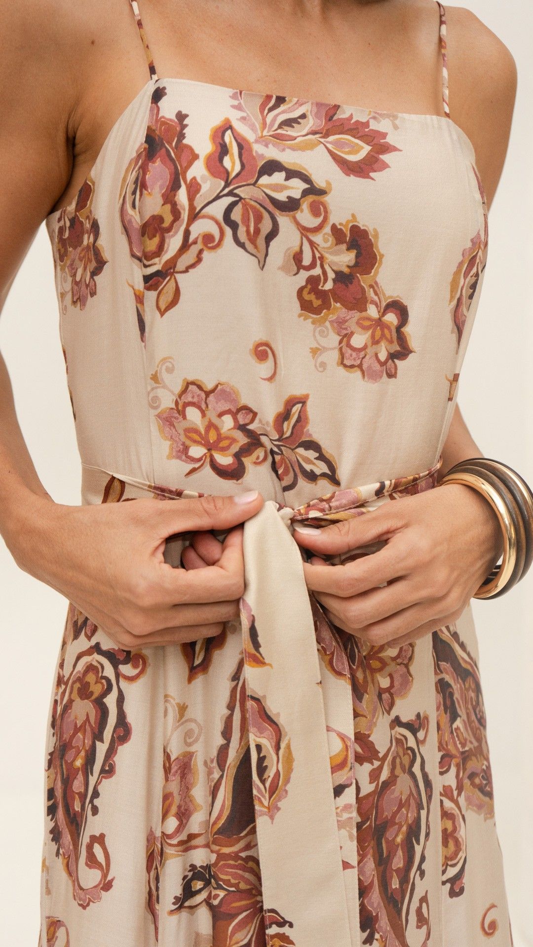 VESTIDO VISCOSE PAISLEY NESGA  ALÇA