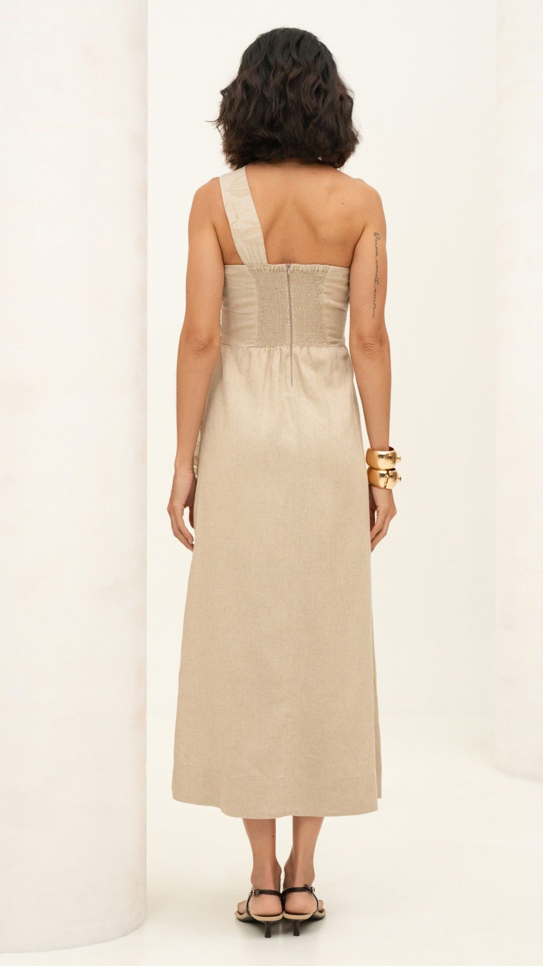 VESTIDO VISCOLINHO NOBRE BORDADO TRANSPASSADO MIDI S/ MANGA