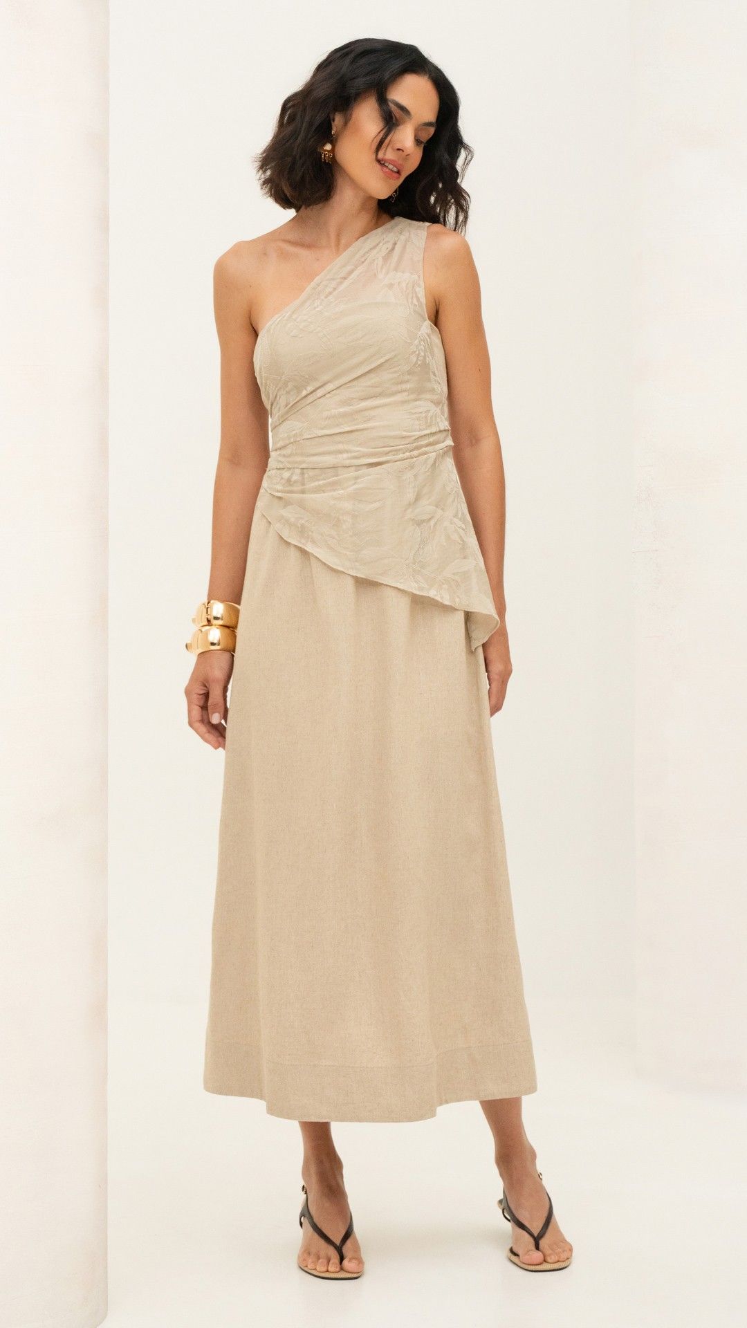 VESTIDO VISCOLINHO NOBRE BORDADO TRANSPASSADO MIDI S/ MANGA