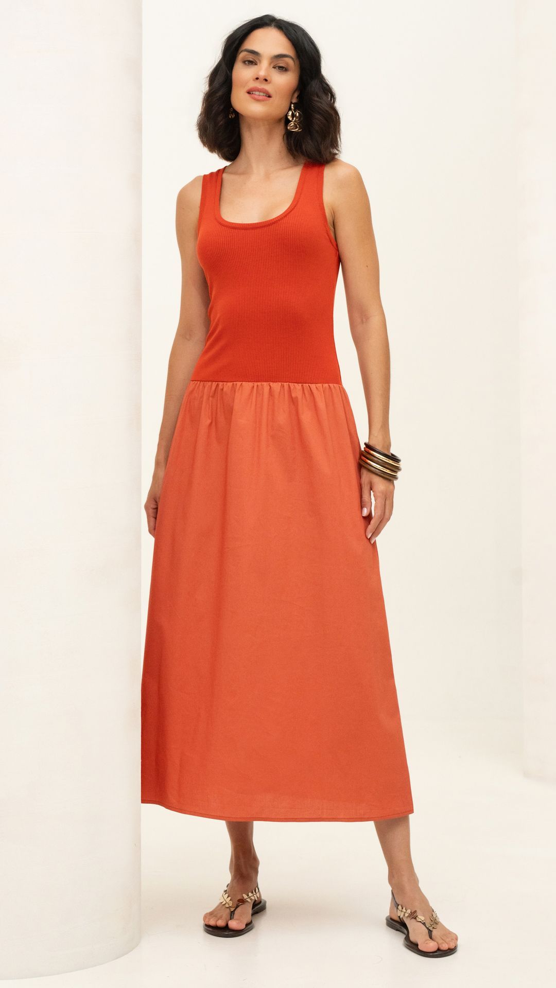 VESTIDO TRICOLINE LISBOA CANELADO MIDI S/ MANGA