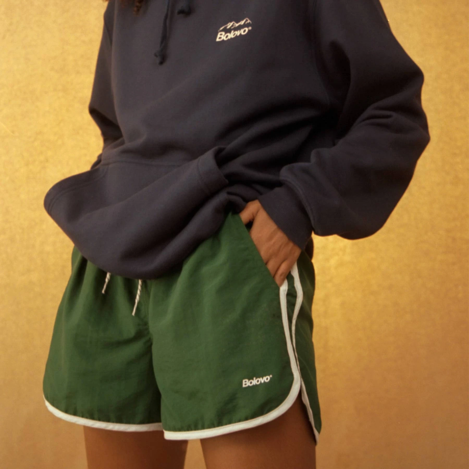 https://cdn.vnda.com.br/bolovo/2023/04/08/21_4_7_785_17_6_7_726_shortshortsverde.jpg?v=1787579802