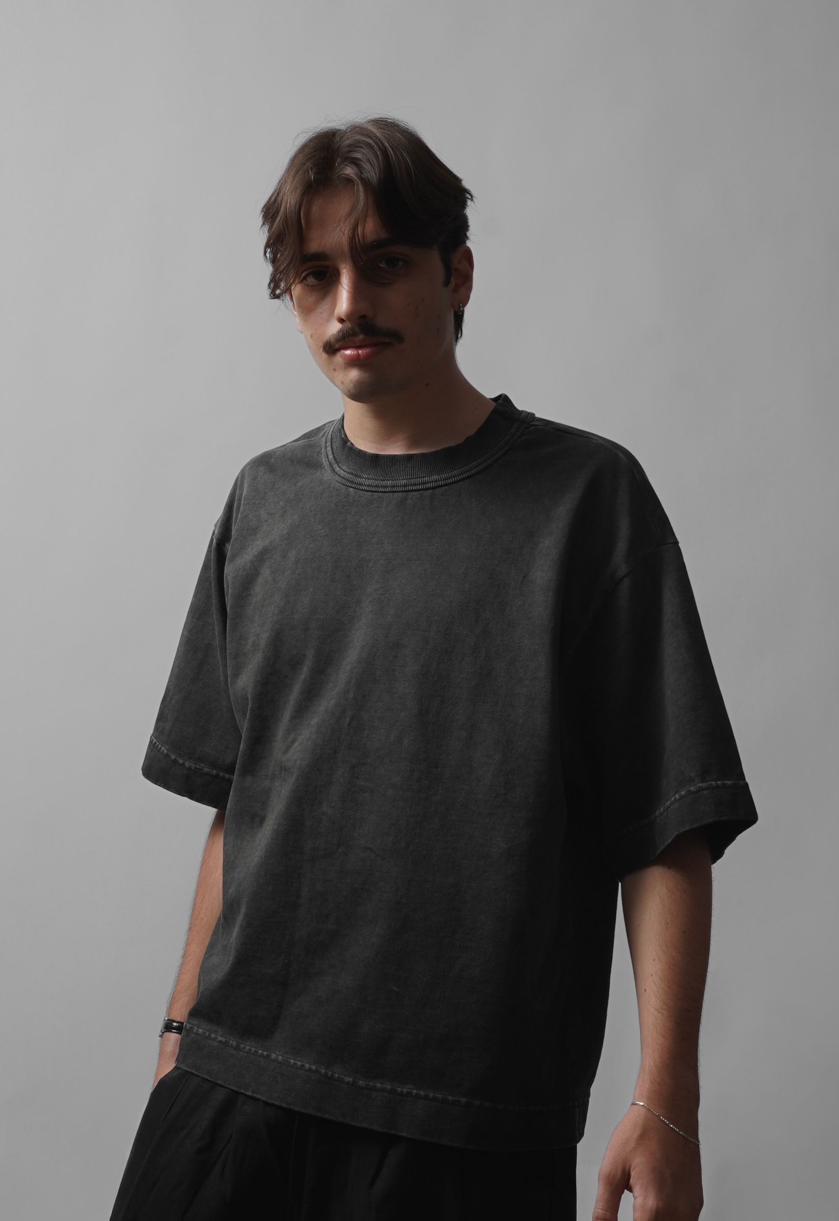 THE HUNT BOXY TEE TITANIUM