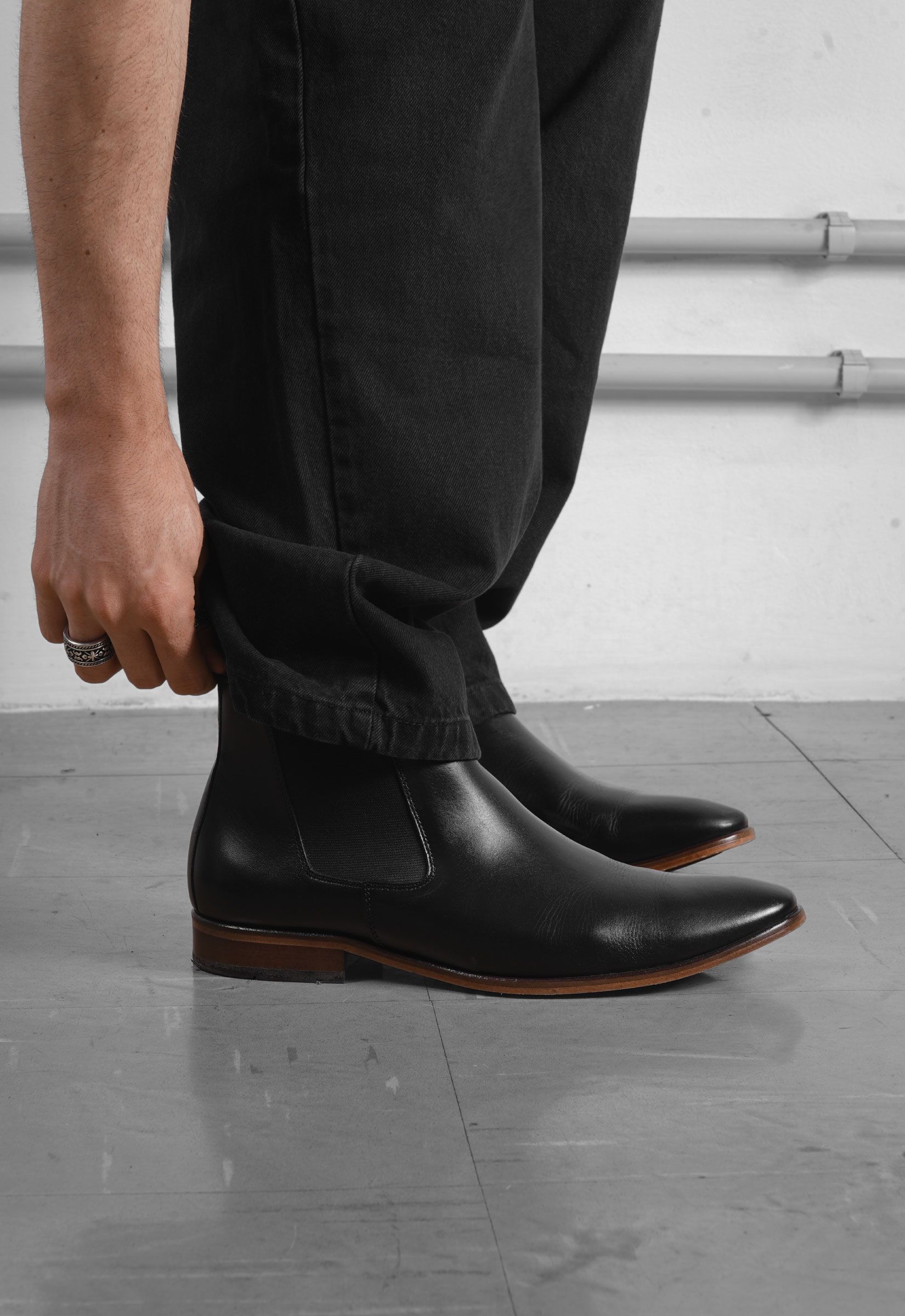 CHELSEA AXIS BLACK