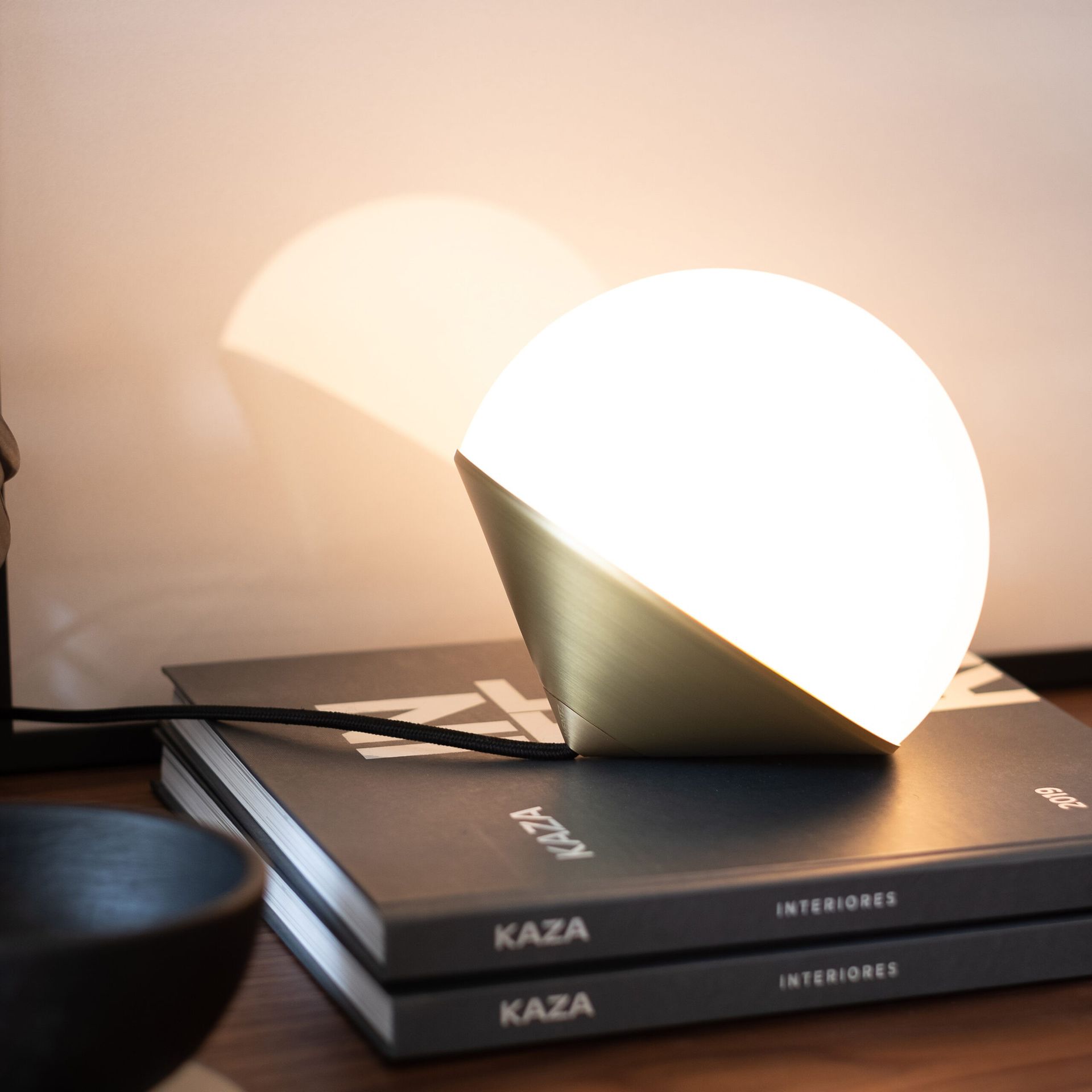 Zoom Luminária de Mesa Tombo 3