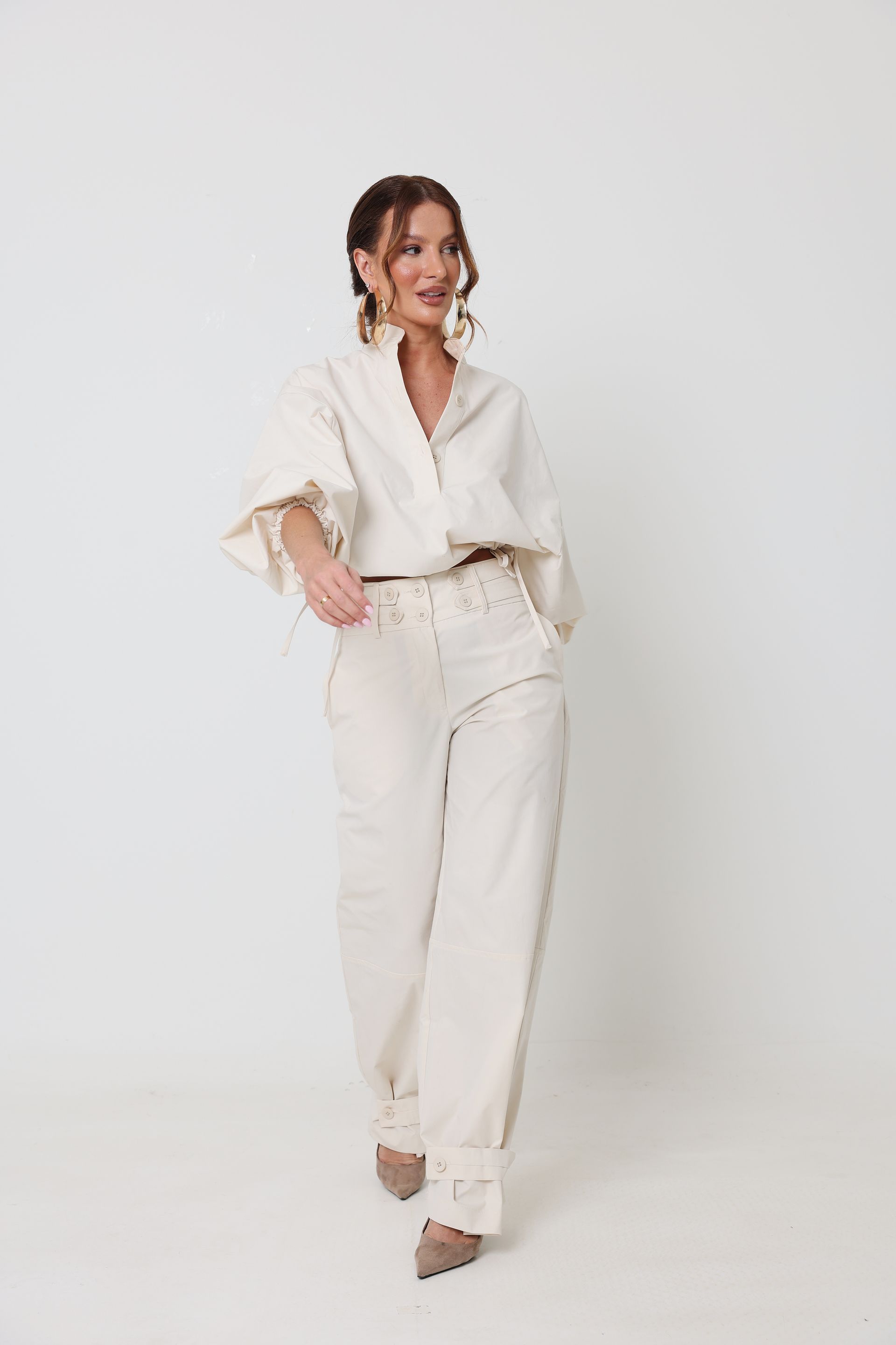 Foto do produto Calça de Sarja Pantalona com Martingale/Cós e Barra