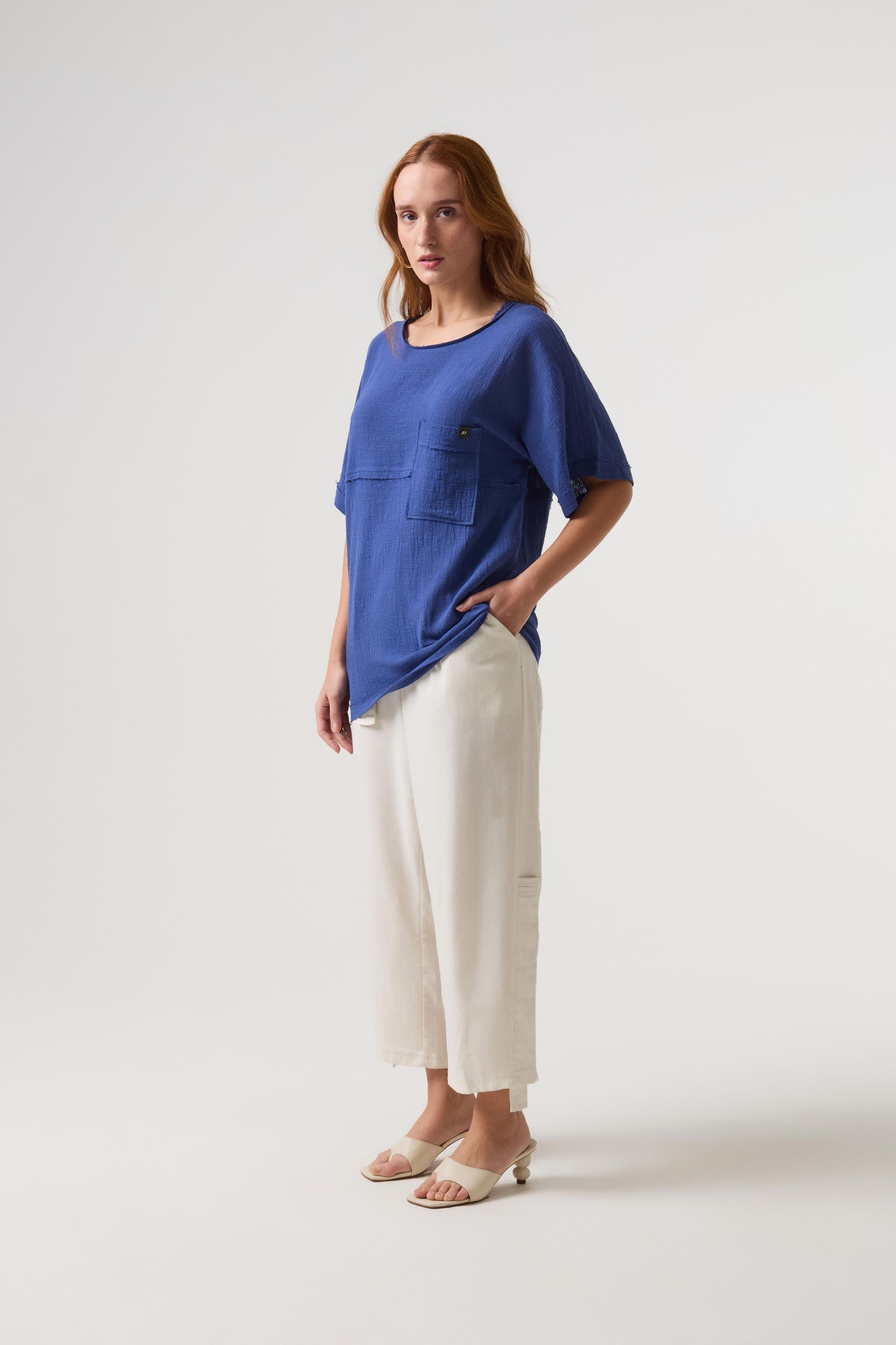 Foto do produto CAMISETA TARSILA AZUL PETRÓLEO