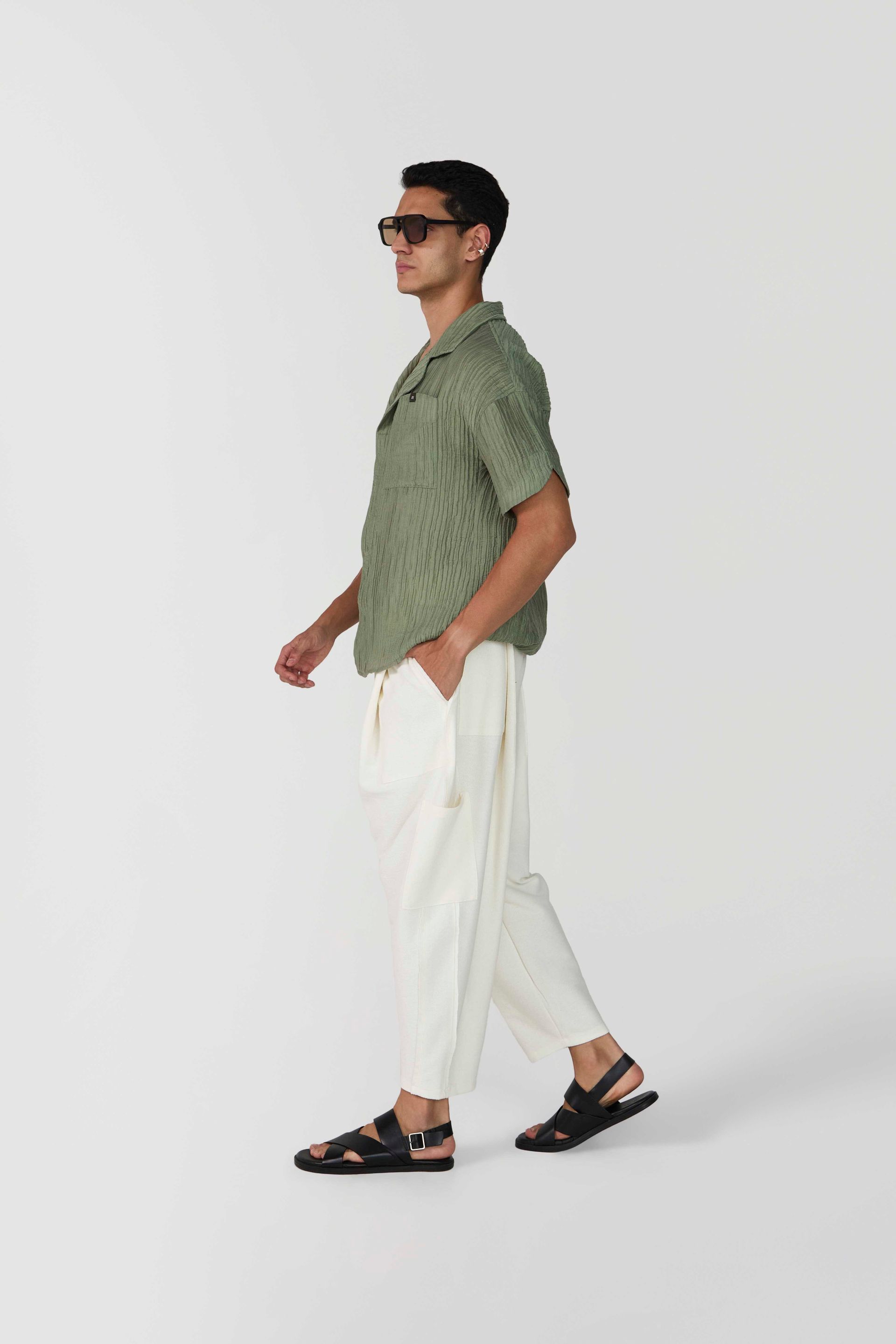 Foto do produto CALÇA +813 OFFWHITE