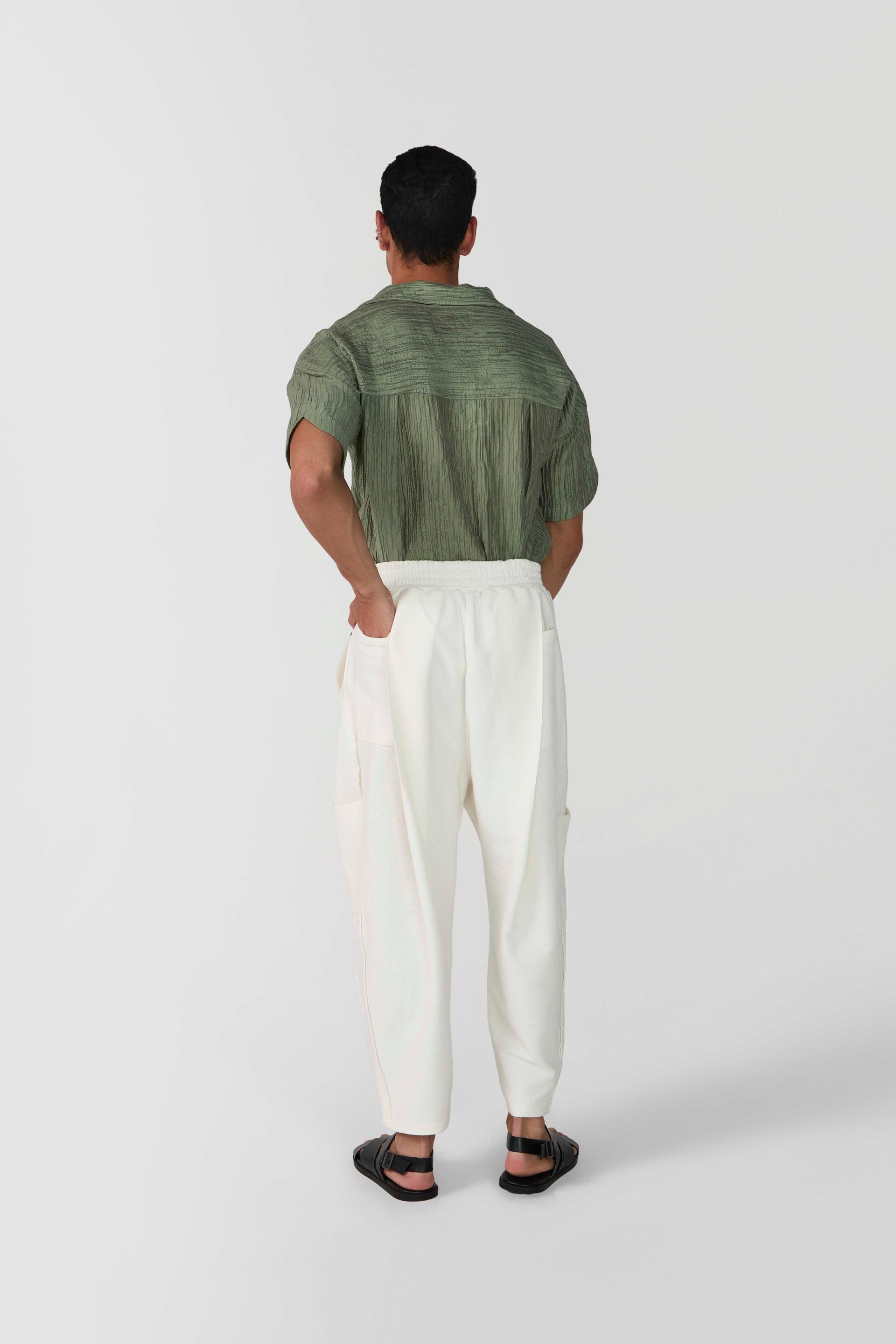 Foto do produto CALÇA +813 OFFWHITE