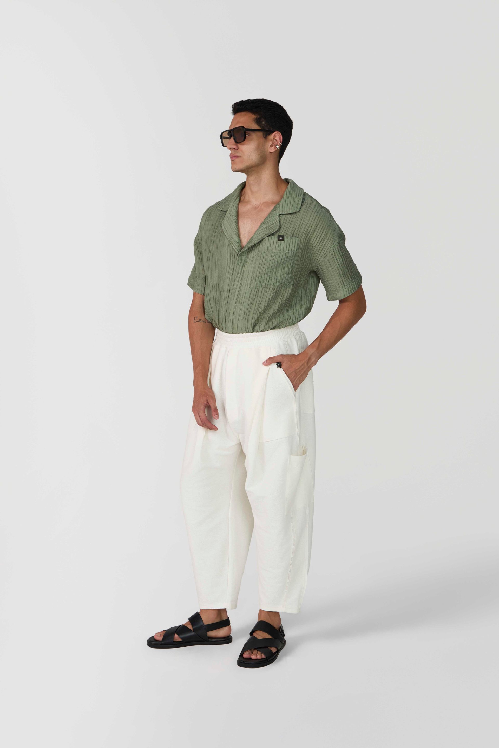 Foto do produto CALÇA +813 OFFWHITE
