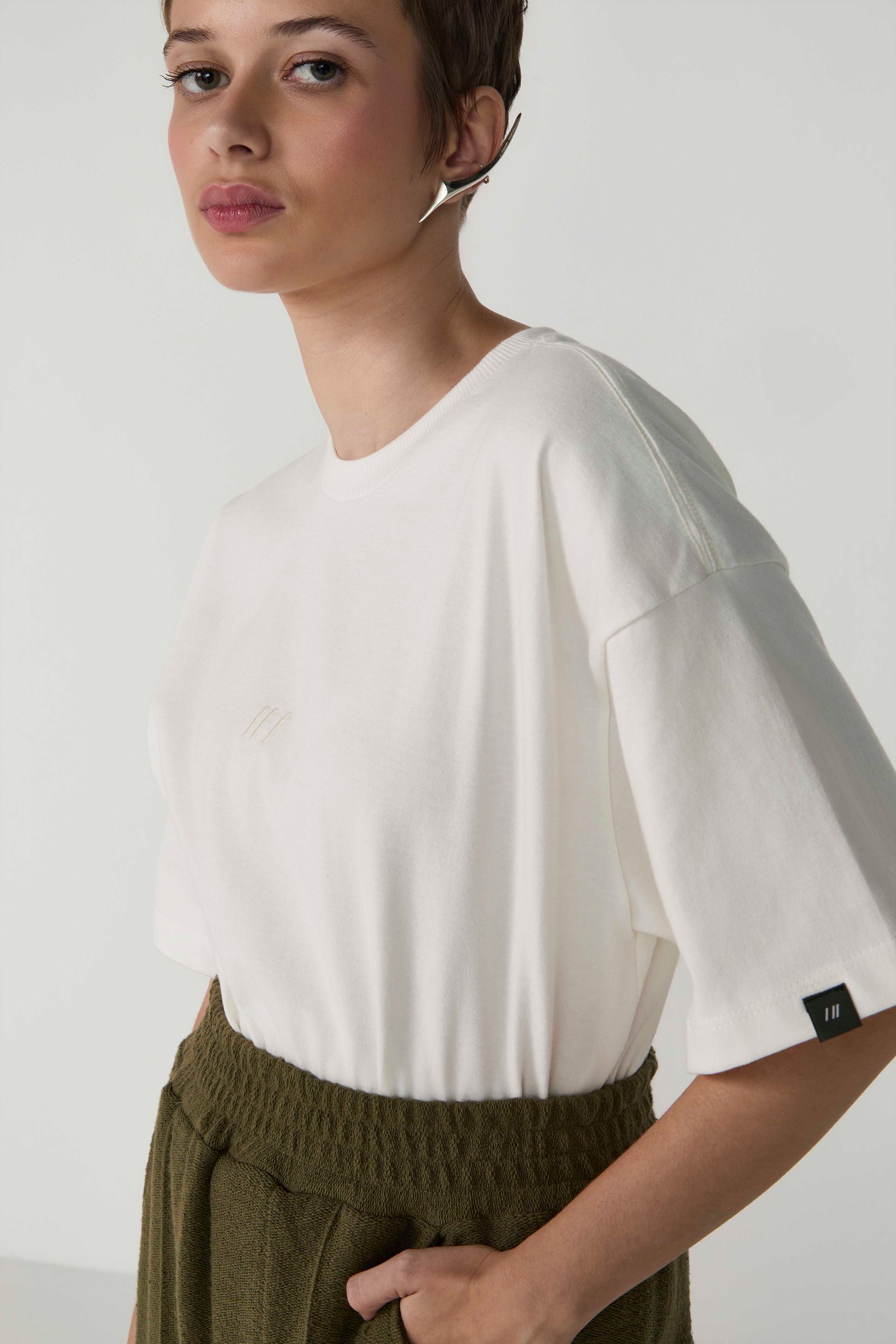 Foto do produto CAMISETA 0002 OFFWHITE