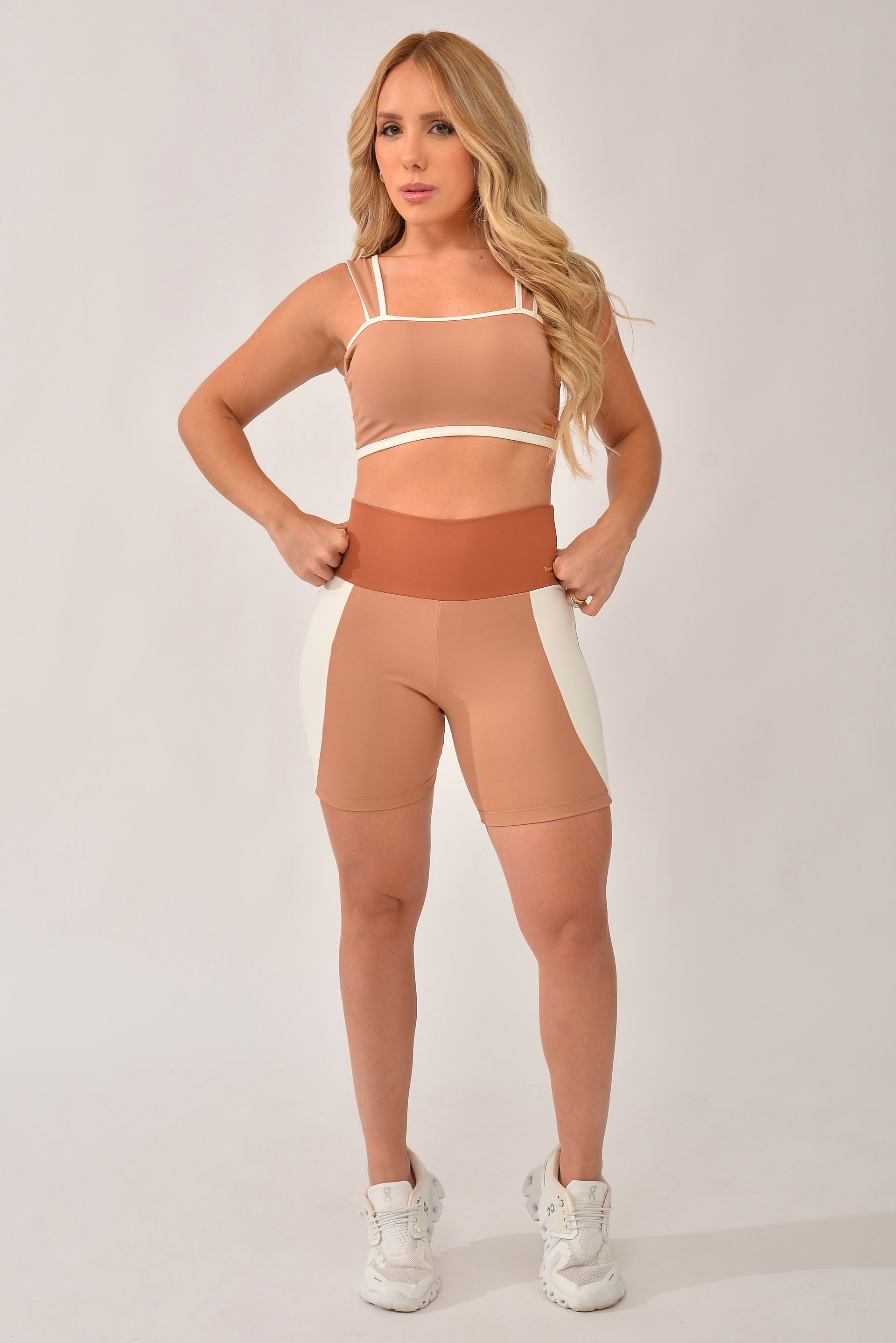Conjunto Bermuda Fitness Recortes Marrom Tropic