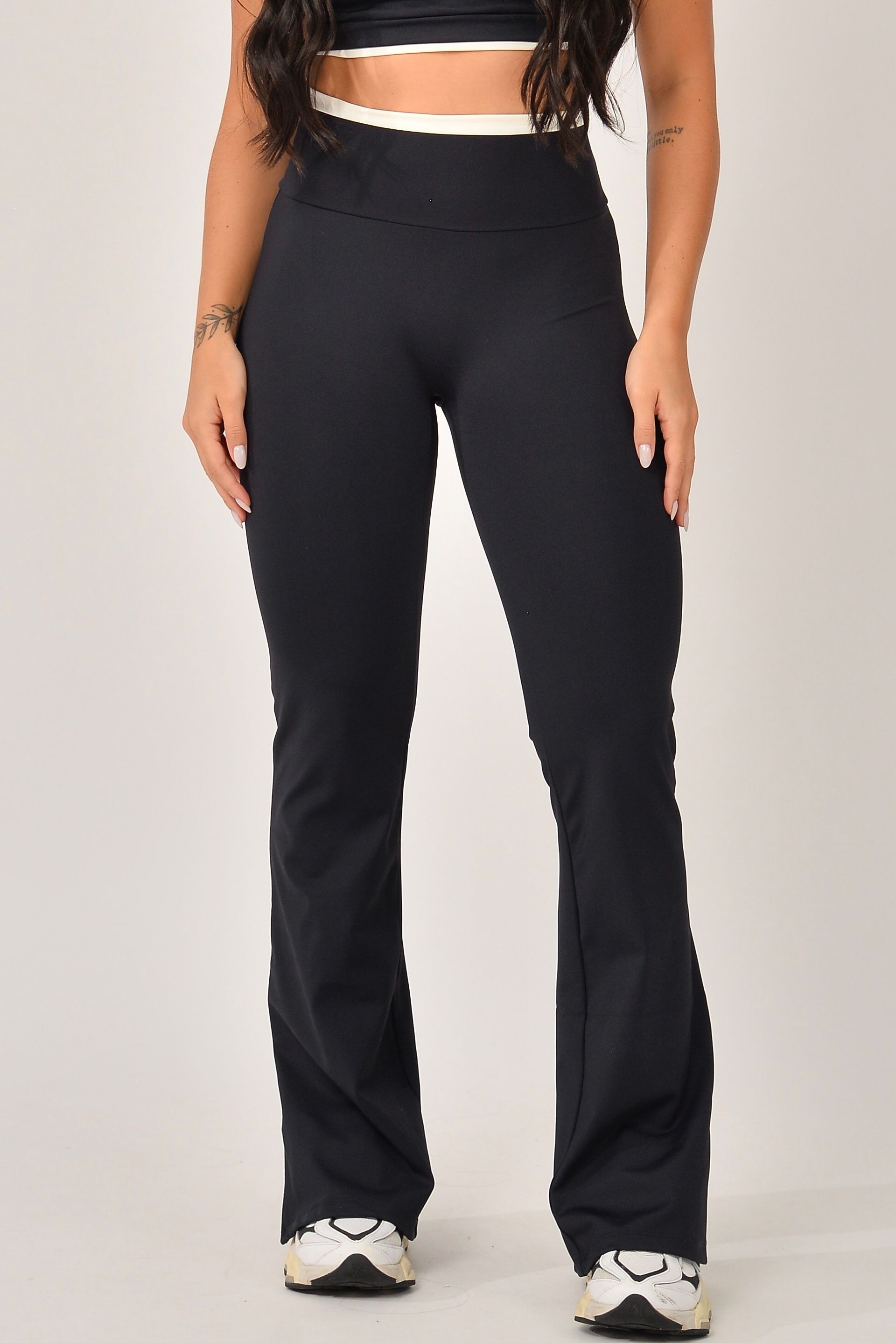 Calça Flare Cintura Alta Preta JuPxt