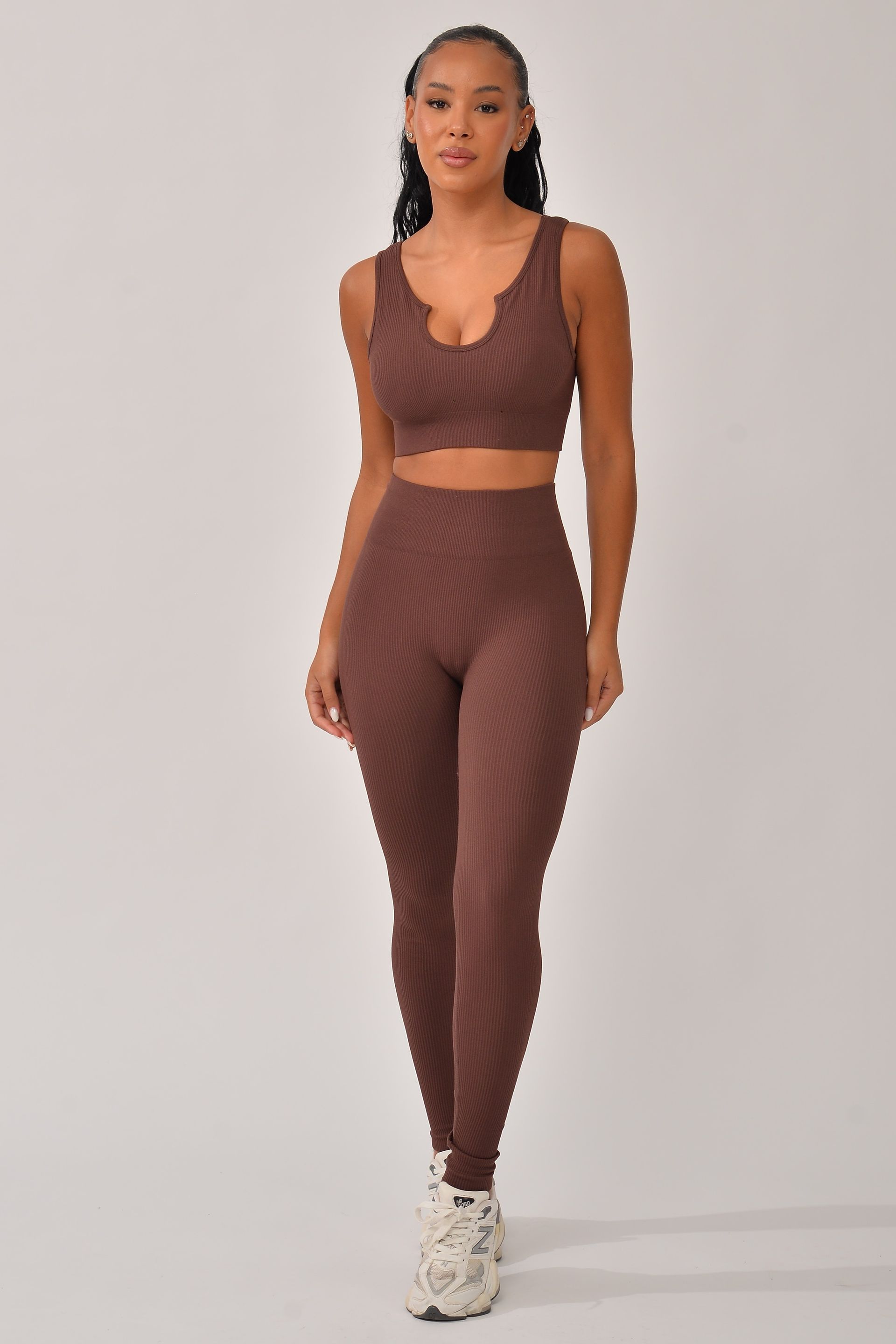 Conjunto Legging Canelada e Top Decote Marrom Bela