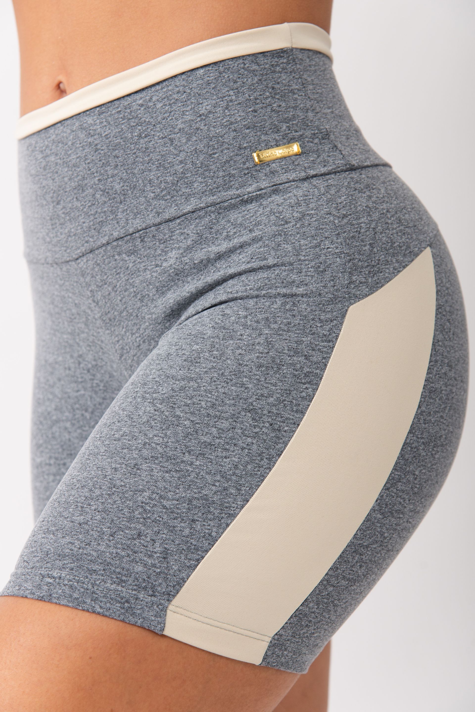Bermuda Fitness Cinza e Off White Ultra