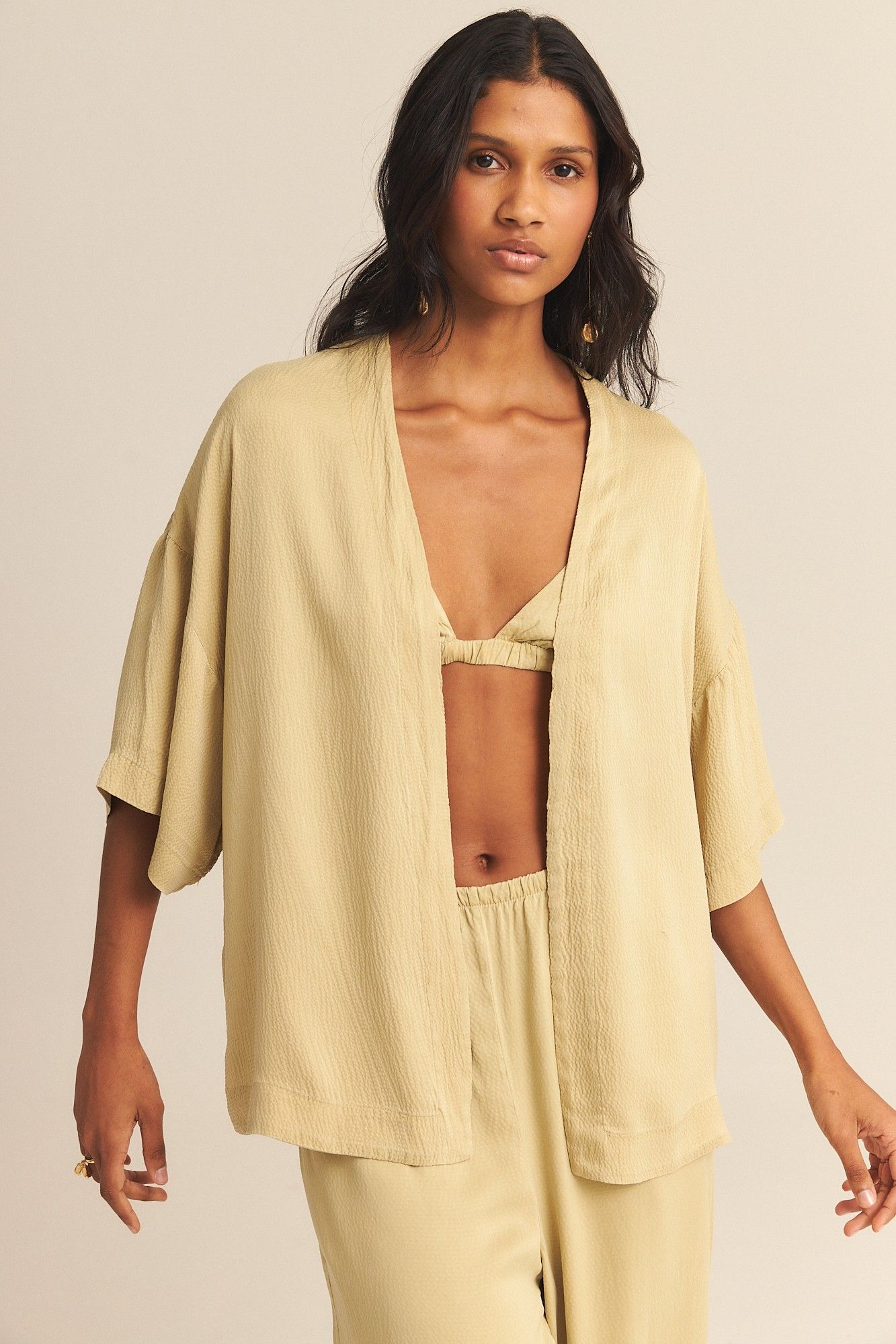 Foto do produto Kimono Joana Seda Textura Verde Romã