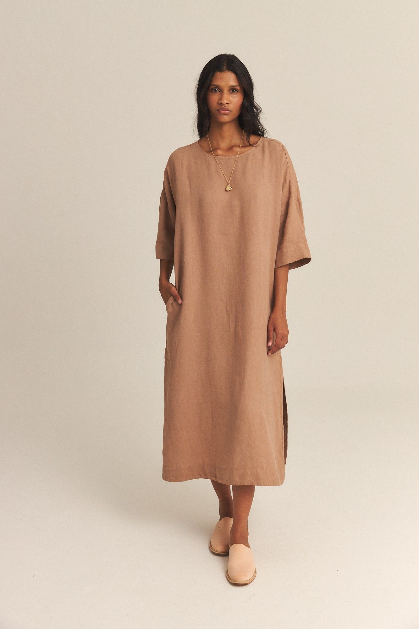 Foto do produto Vestido Laureta Cambraia de Linho Barbatimão